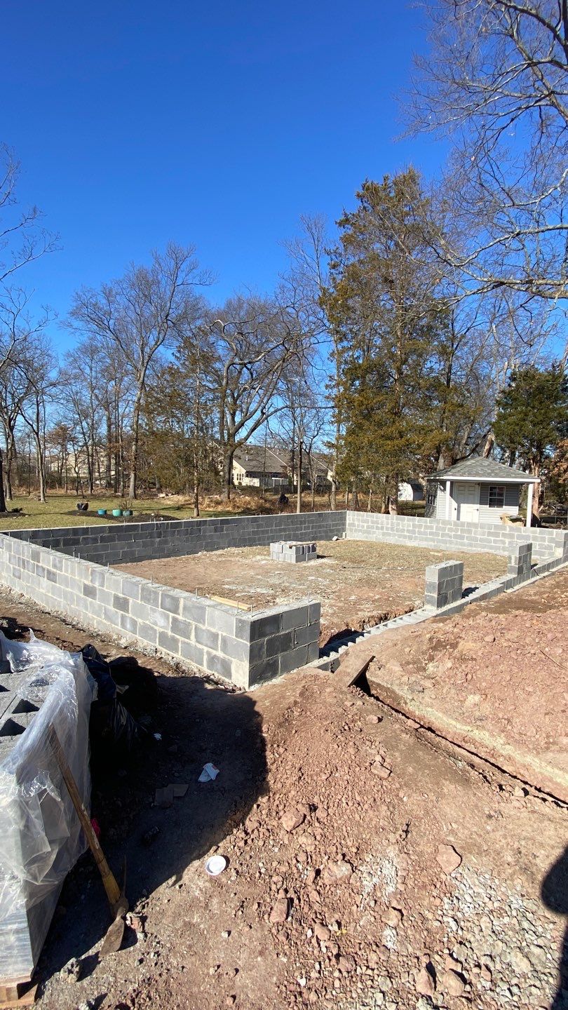 build car garage and efisienci room  using new construction by Jesus Master Handyman LLC 
