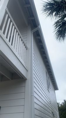 Seamless Gutter Installation Using White K-Style Gutters