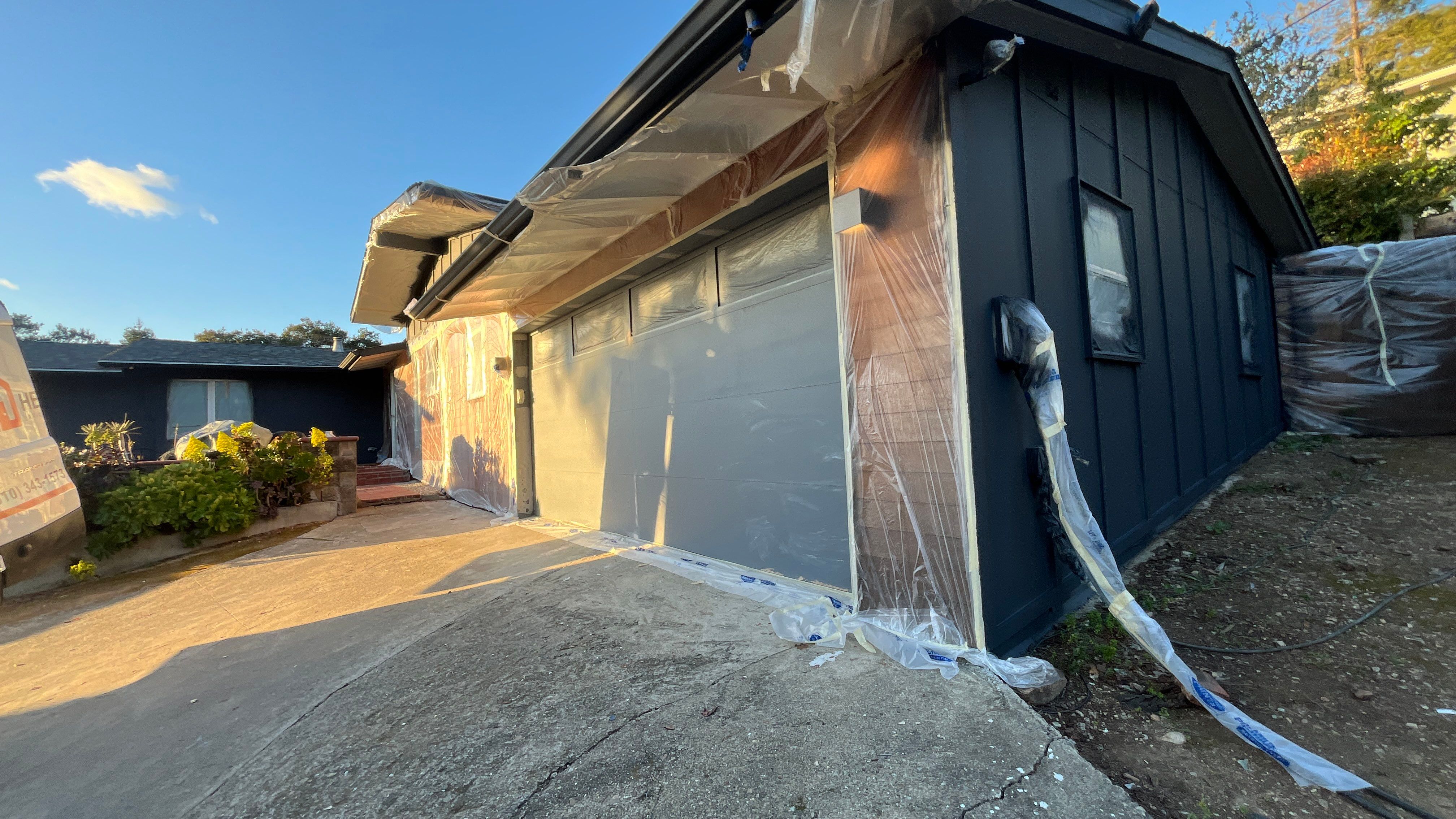 modern painting Exterior modern painting by Herrera’s Bay Area Painting inc.