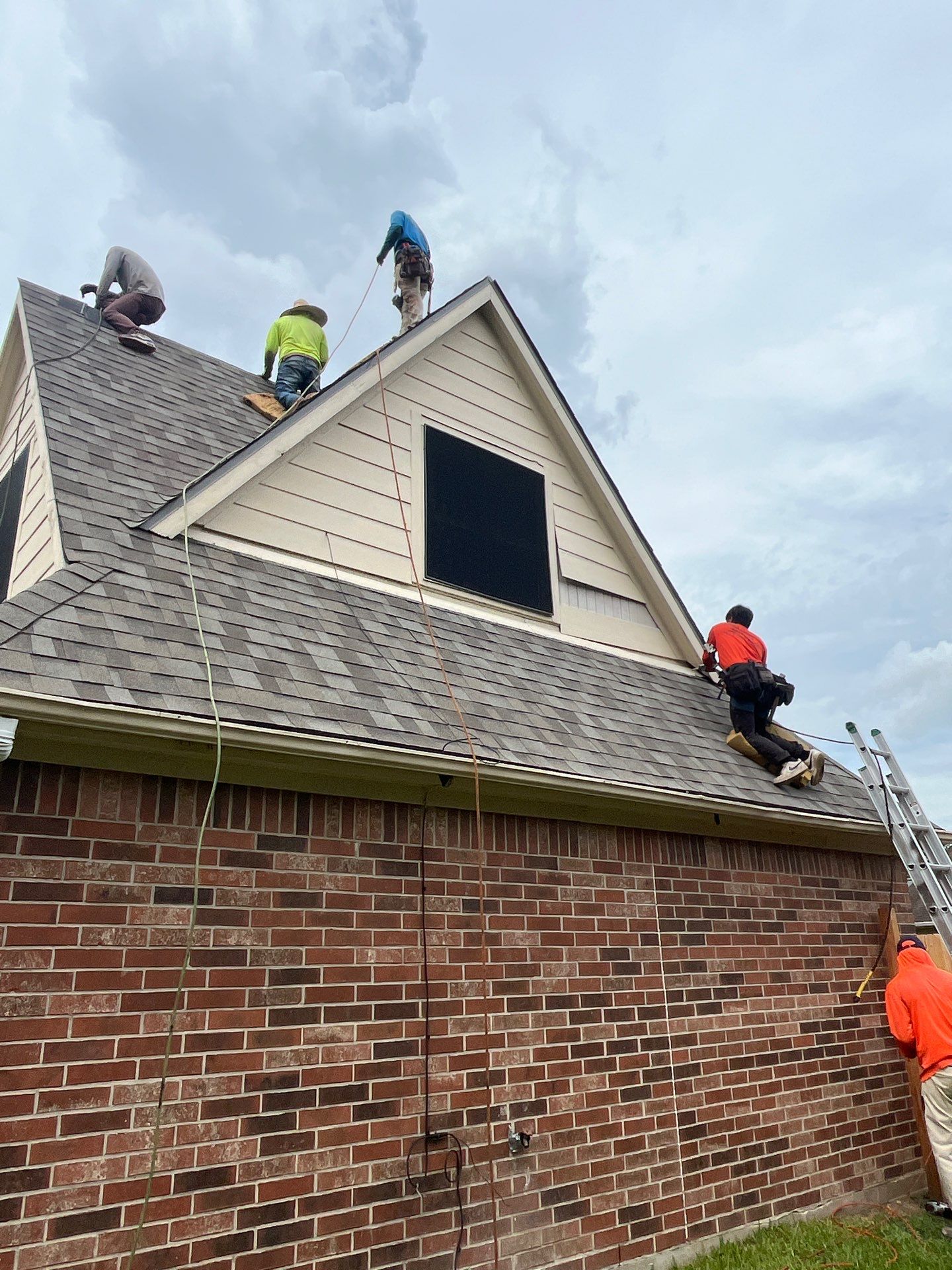 Residential Roofing Installation using Owen's Corning Duration (Lifetime) Shingles by Roof Repair Company
