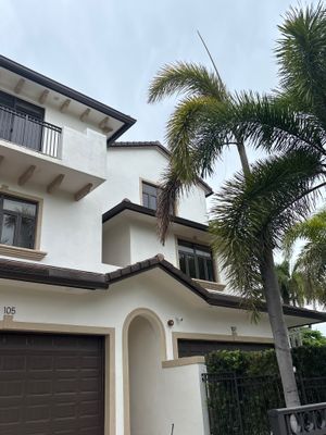 Large Scale Commercial Exterior Isle of Venice Drive, Fort Lauderdale