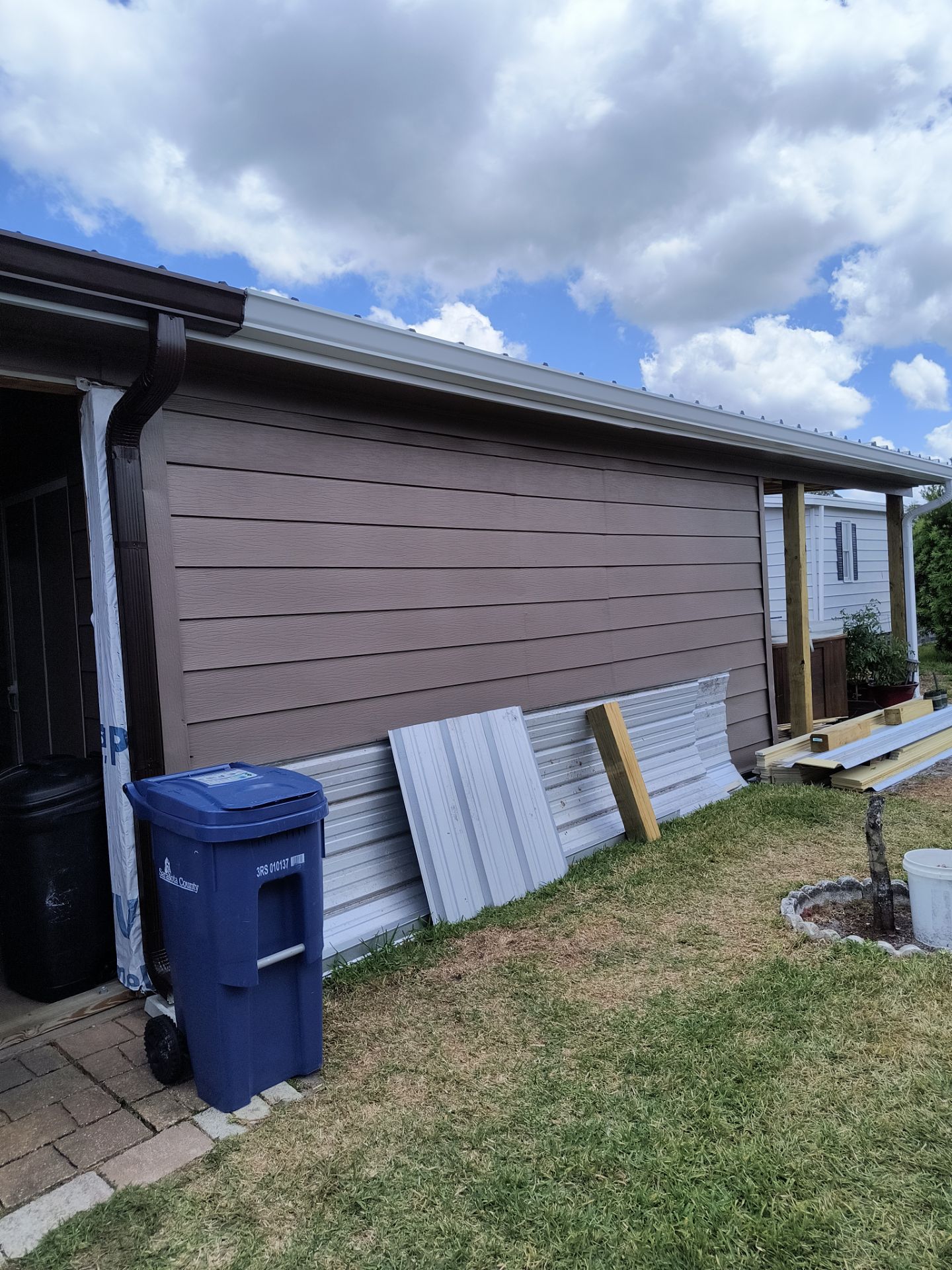 6 Inch Seamless Gutters using 3X4 Elbow Downspout in Venice FL by Gutter Professors
