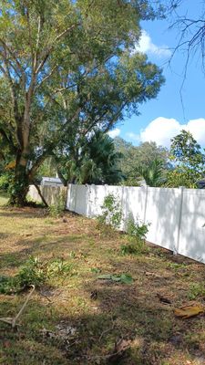 Bradenton, FL 6 ft. White Vinyl Privacy Fence