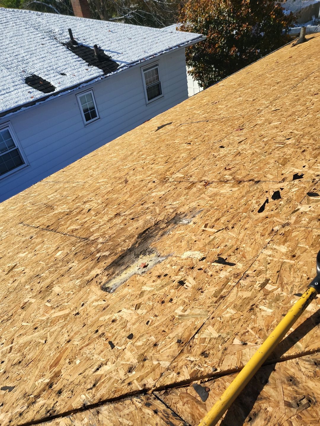 ATLAS PINNACLE COLOR: OYSTER SHELL DRIP EDGE: WHITE by Eagle Eye Roofing