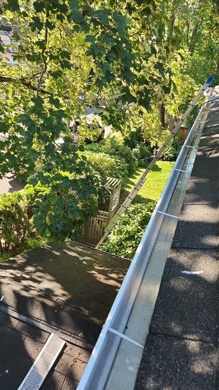 Gutter cleanup by Willamette Outdoor Wash LLC