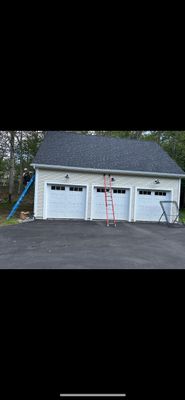 New Roof & Seamless Gutters Installed in Brentwood, NH