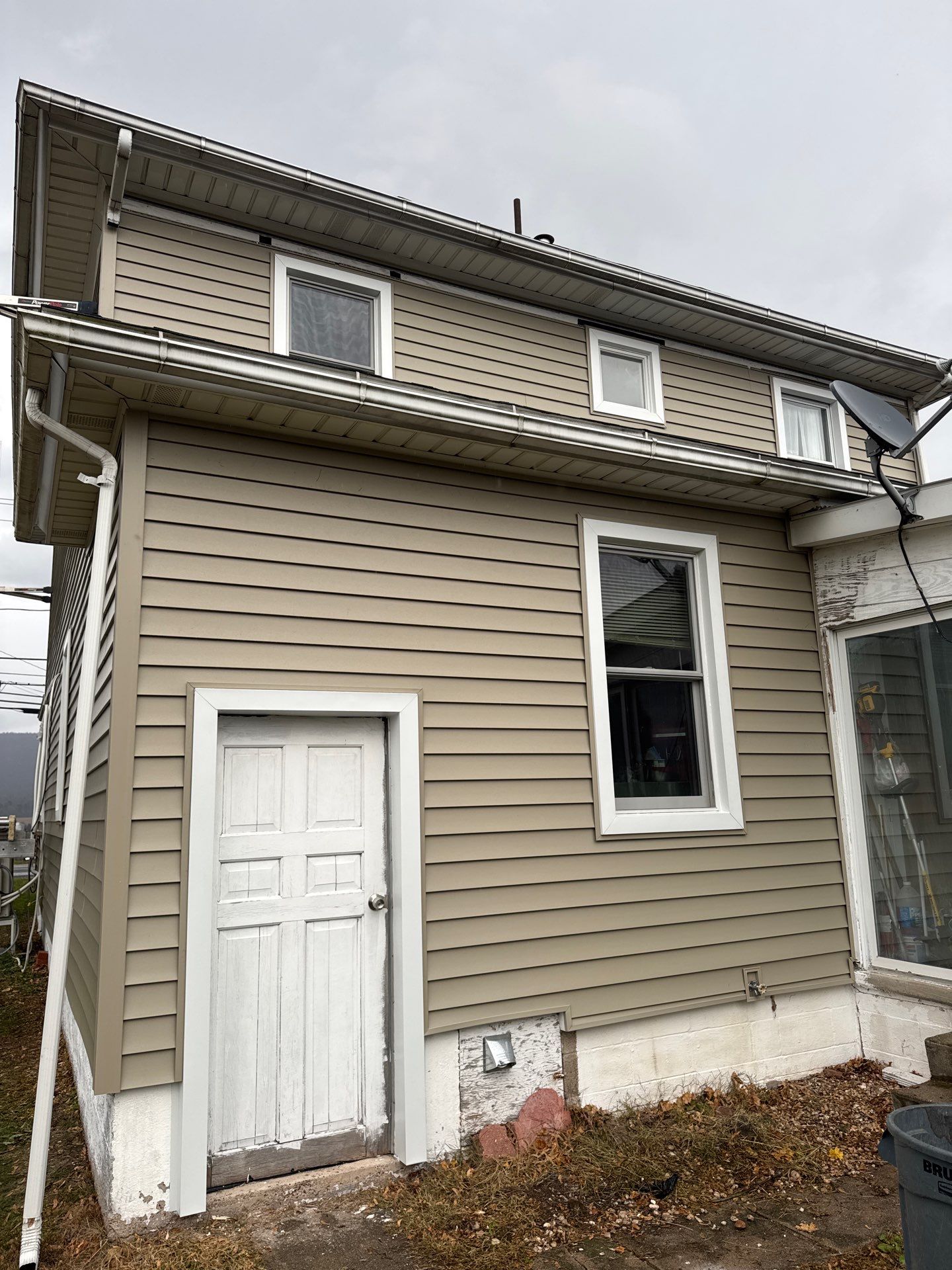 Vinyl Siding and Gutter Replacement in Hegins by Esh Builders