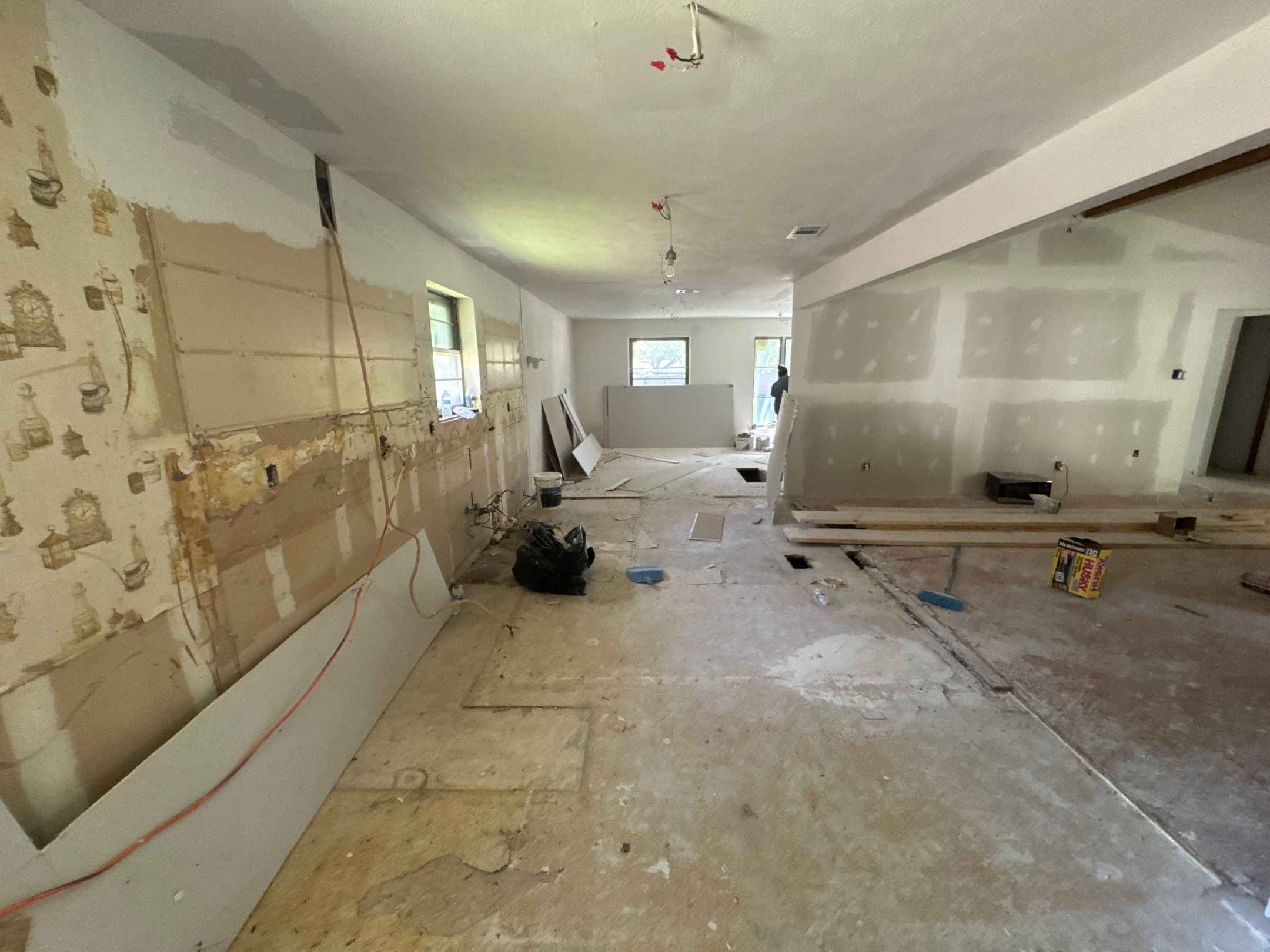 Layout-Loving Kitchen: Premium Cabinets Delivered in 7 Days Flat by Tibi Soli LLC