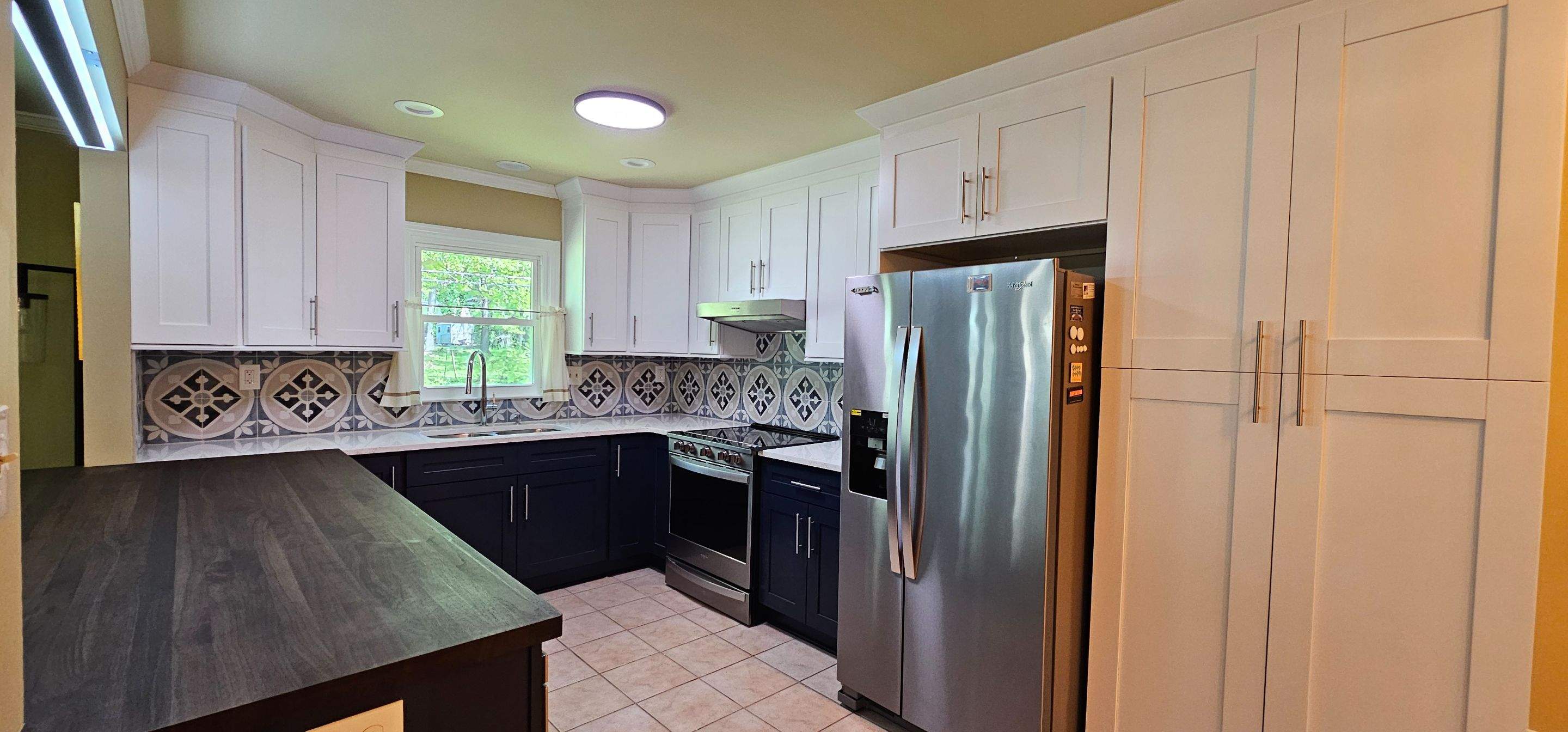Kitchen Open Concept by Ajayi Design and Construction 