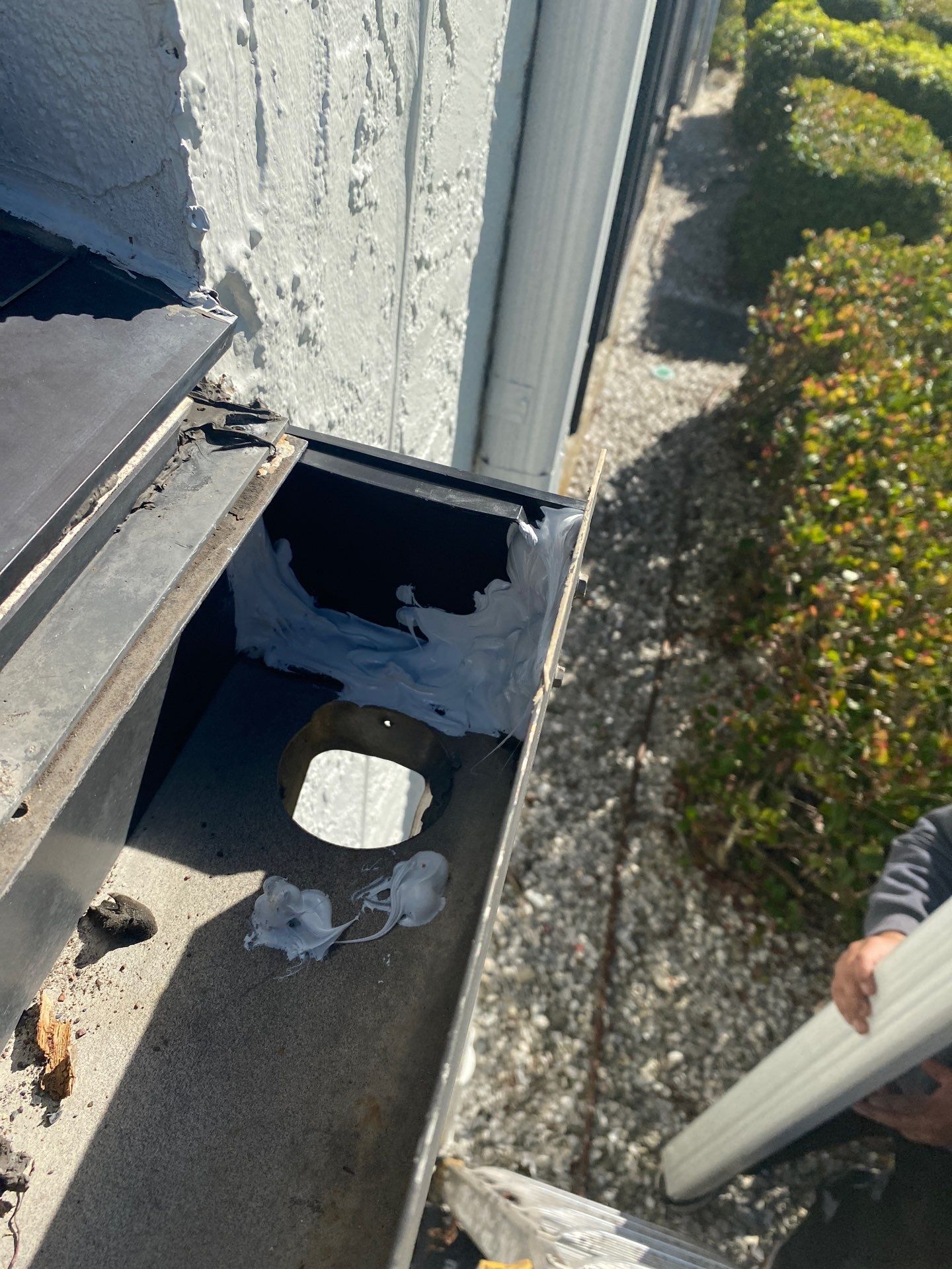 Gutter cleaning all buildings are the same for 6 units in Fort Myers FL by Gutter Professors