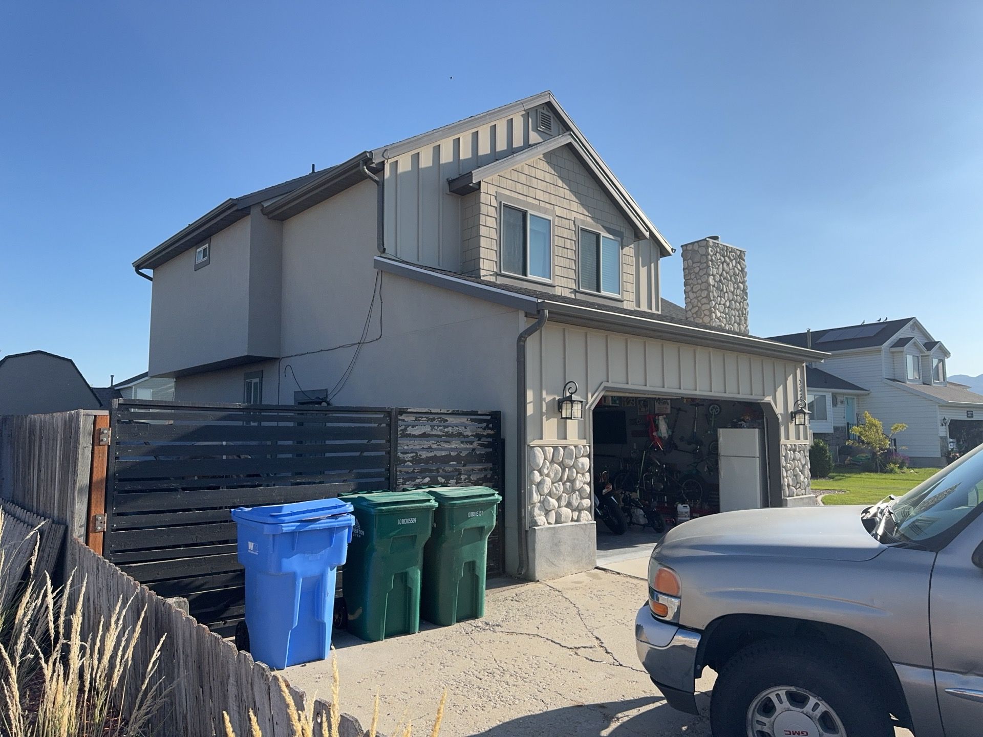 Riverton | Hardie Shingle & B&B Accent | Navajo Beige by Ideal Siding Utah