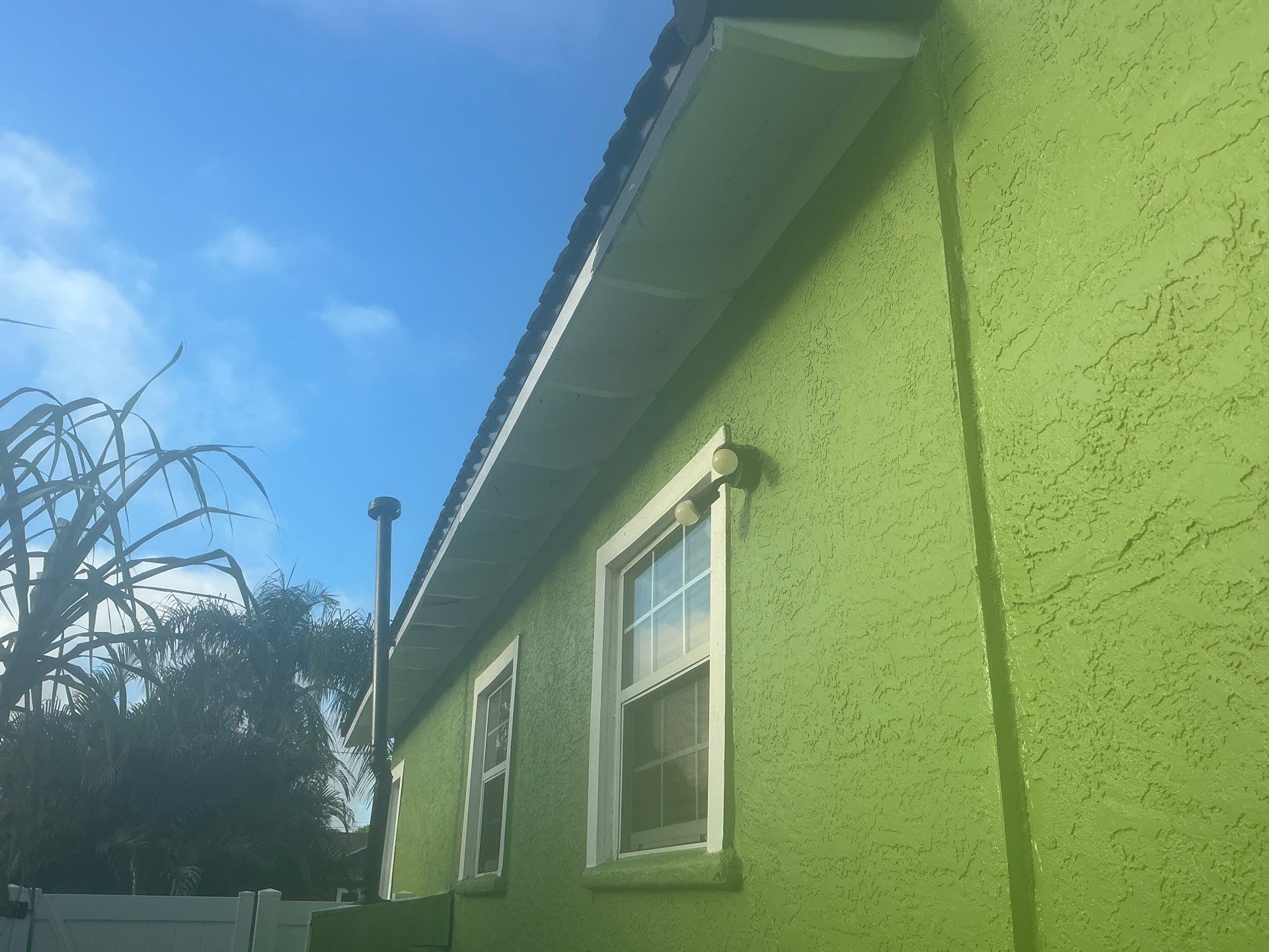 White Aluminum Soffit and Fascia in St.Petersburg FL by Gutter Professors