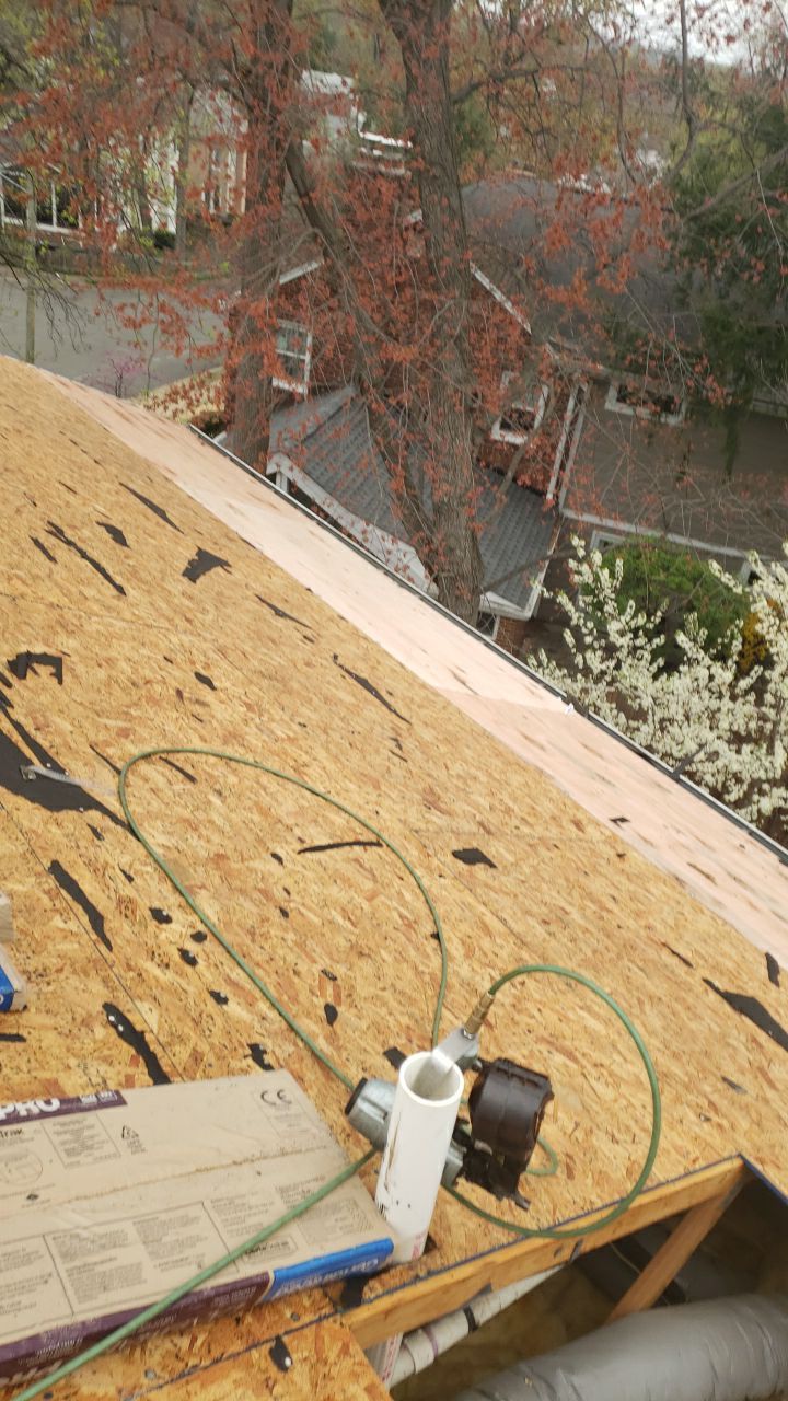 Arlington: CertainTeed Landmark Pro Designer Shingles in Max Def Georgetown Gray by RM Banning, Inc.