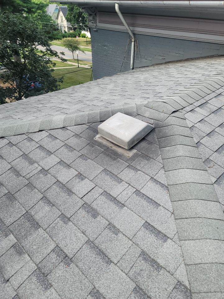 ATLAS PINNACLE COLOR: MAJESTIC SHAKE DRIP EDGE: WHITE by Eagle Eye Roofing