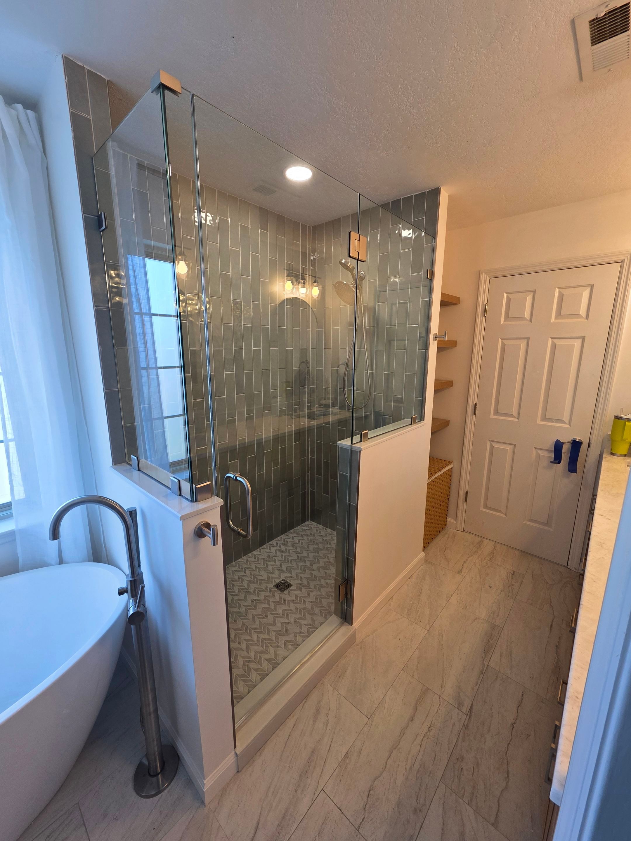 Lookout Frameless Shower Doors LLC. featured photo.