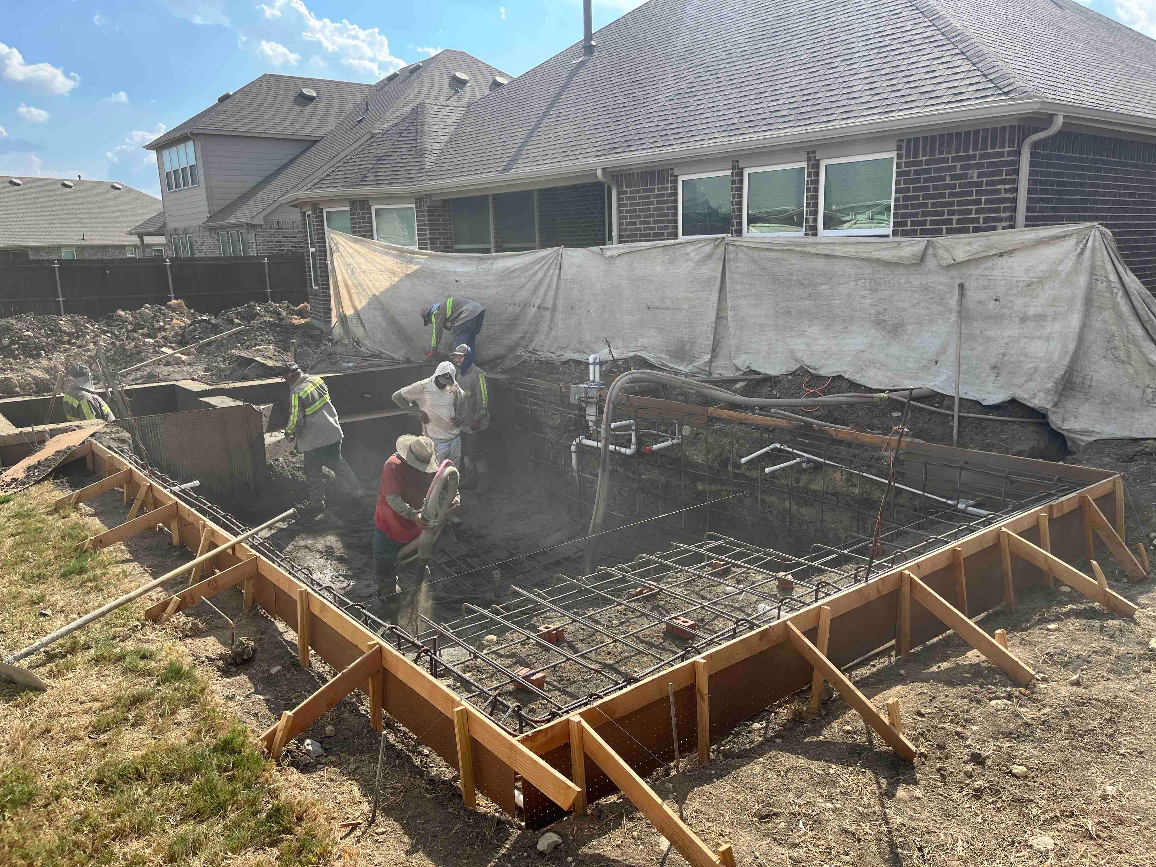 Geometric Pool with Raised Spa by Pinnacle Pools and Spas - DFW