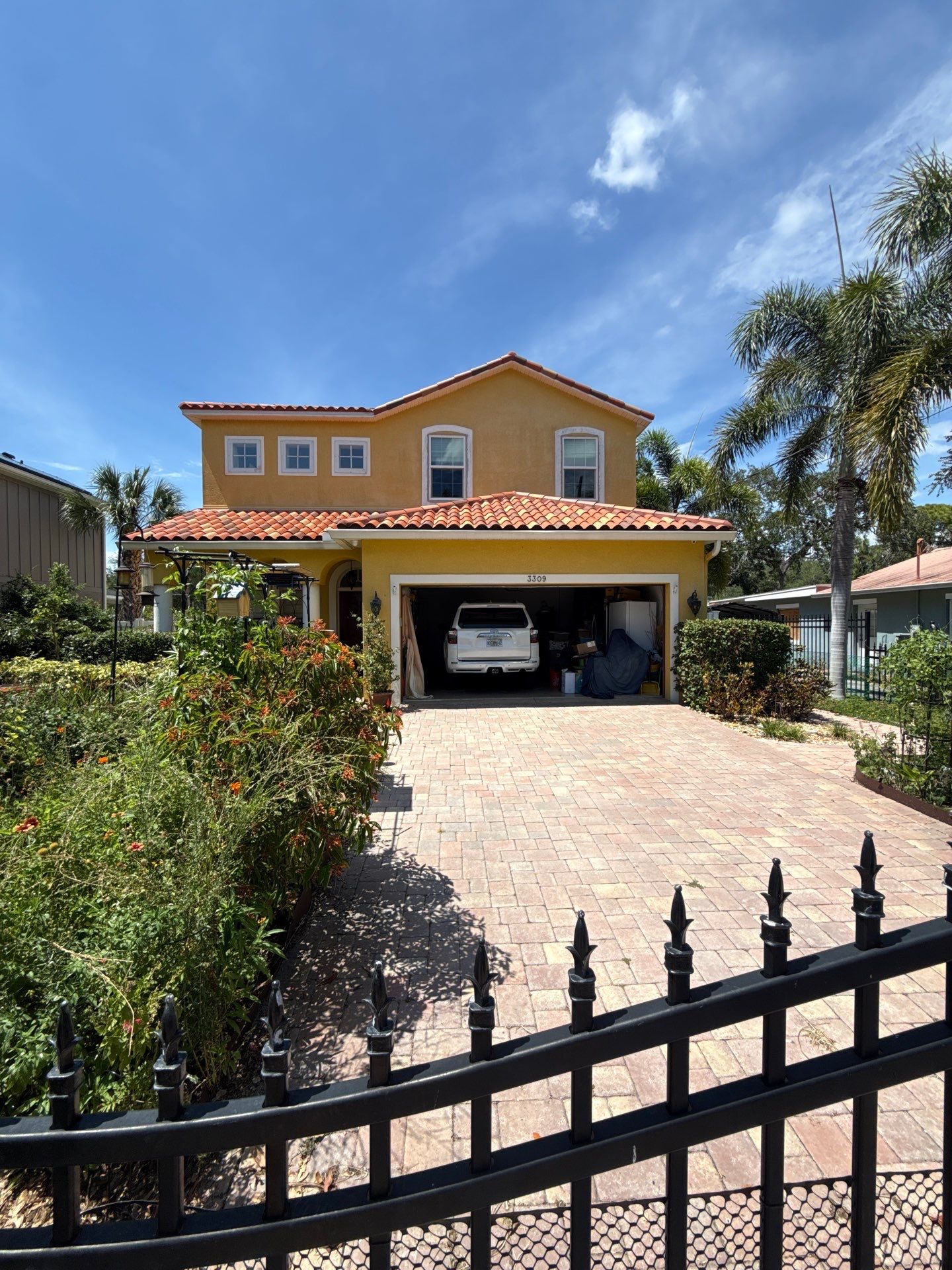 6 Inch Seamless Gutters using Gutter Guards in Tampa FL by Gutter Professors