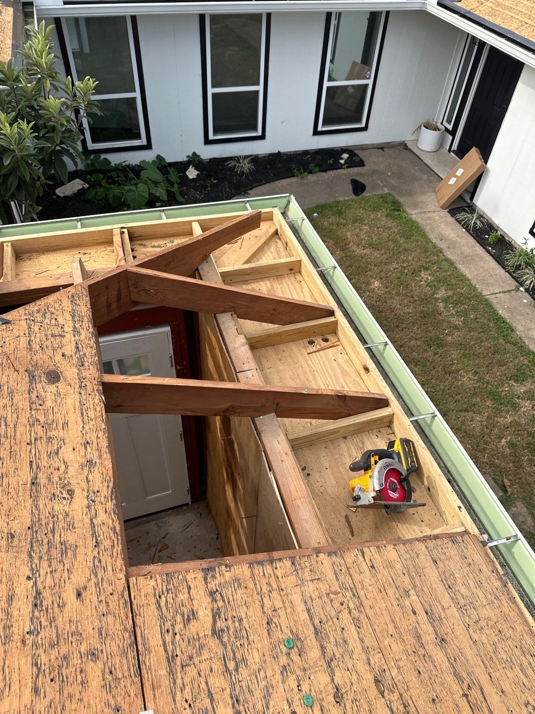 Residential Roofing Installation using Owen's Corning Duration (Lifetime) Shingles by Roof Repair Company
