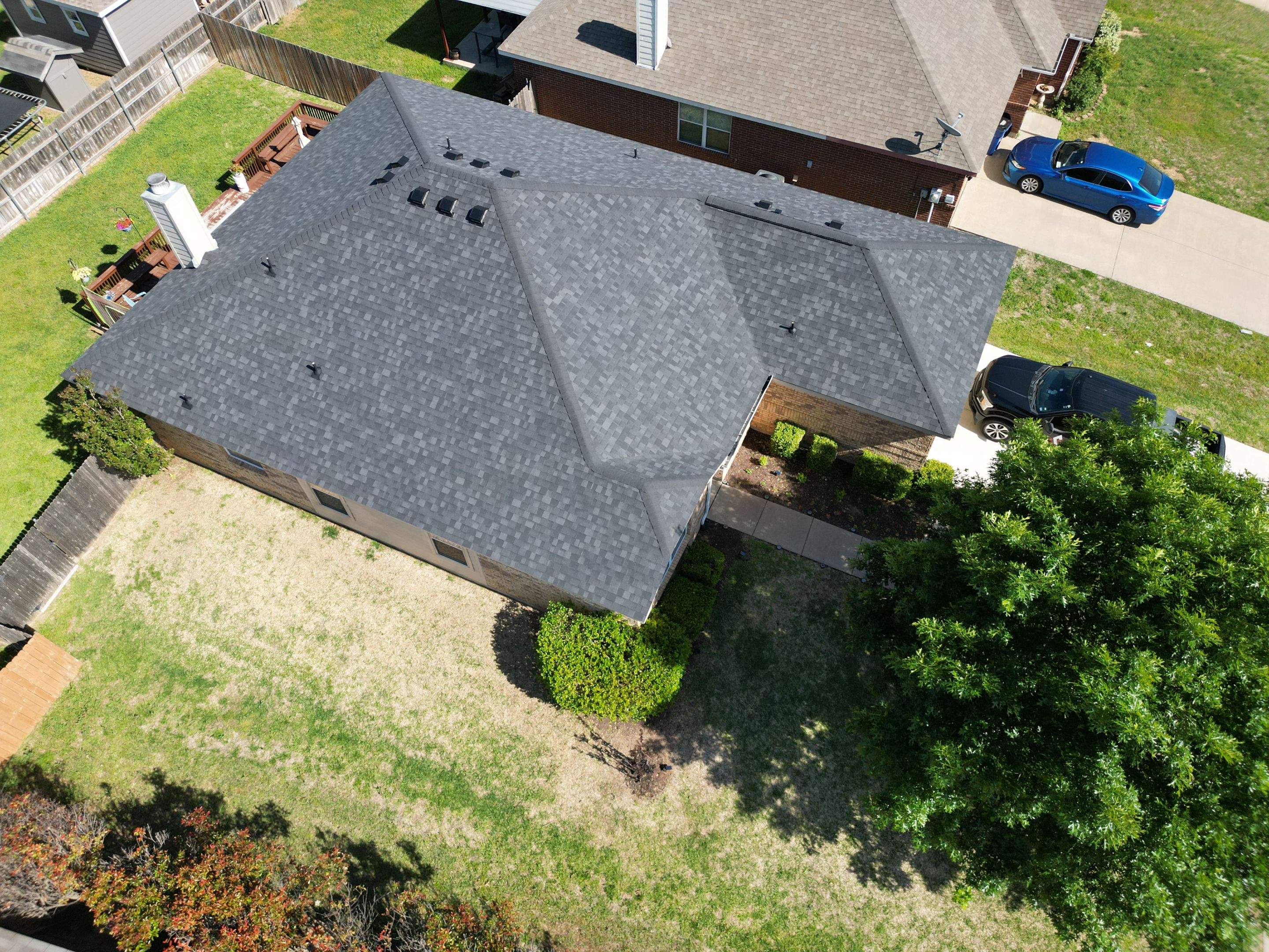 Onyx Black - Owens Corning TruDefinition Duration by RoofsOnly.com