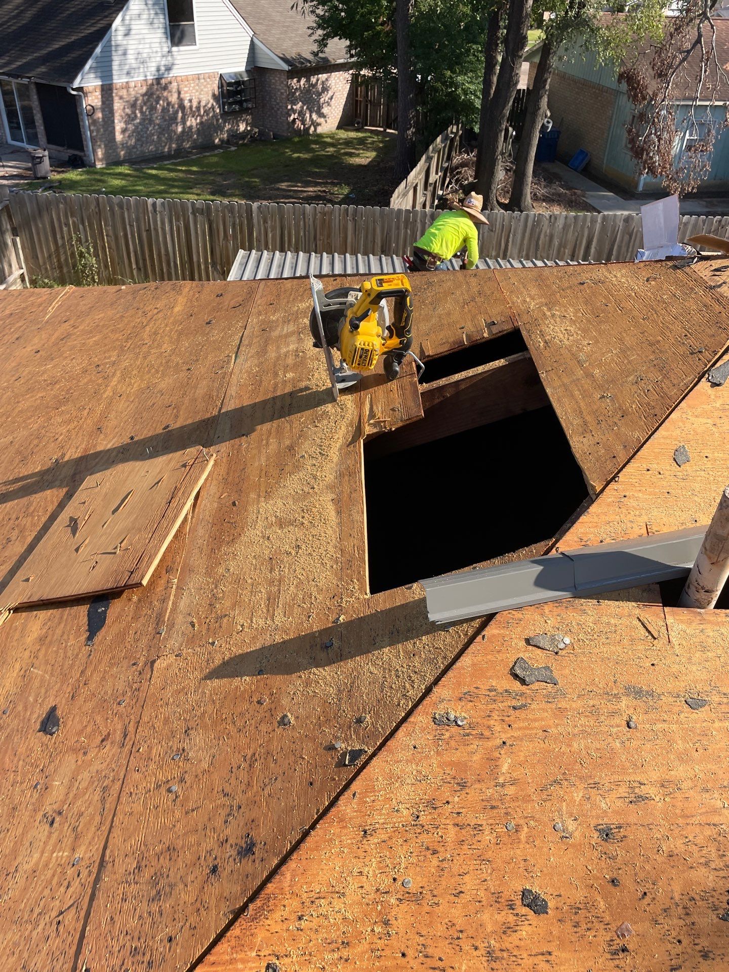 Channelview Roof Installation using Atlas Pinnacle Pristine by Modern BYLT Roofing & Construction