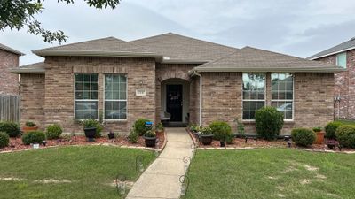 IKO Shadow Brown-Medium brown brick house