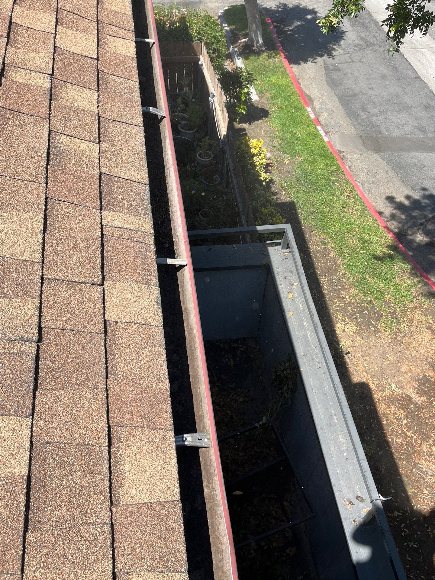 Commercial gutter cleaning Riverside, CA after photo with clean gutters