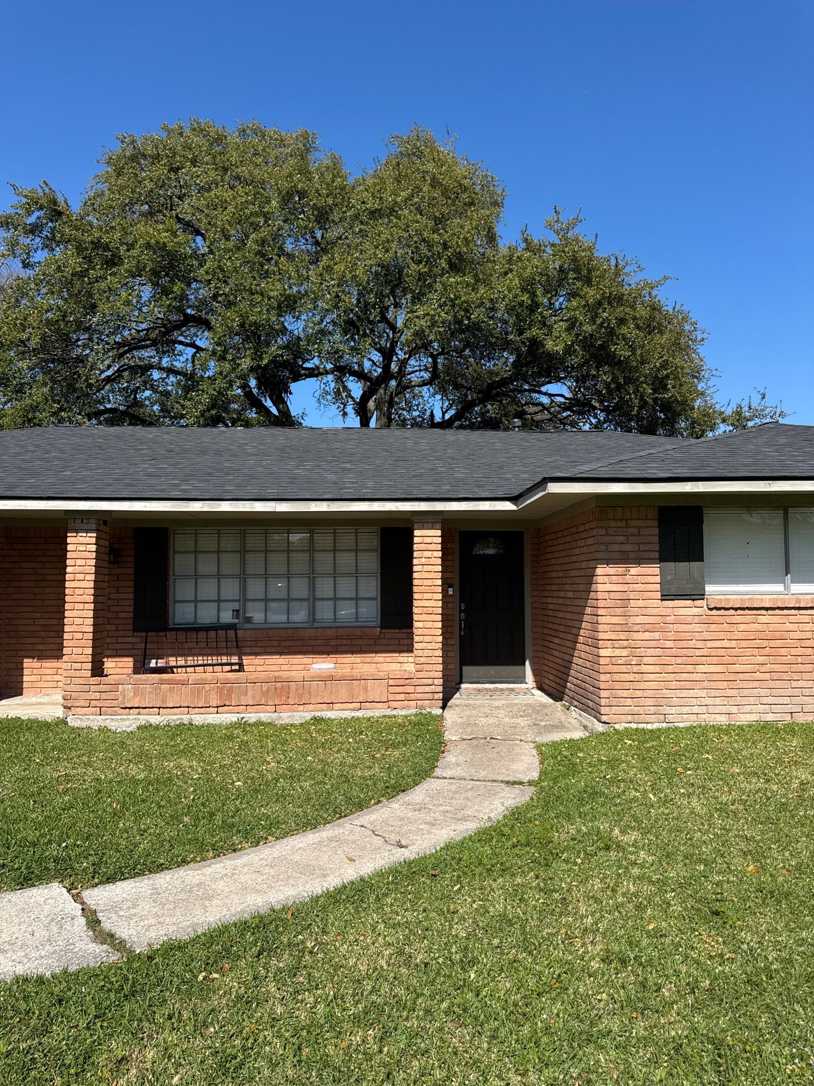 Baytown Roof Installation using Atlas Pinnacle Pristine by Modern BYLT Roofing & Construction