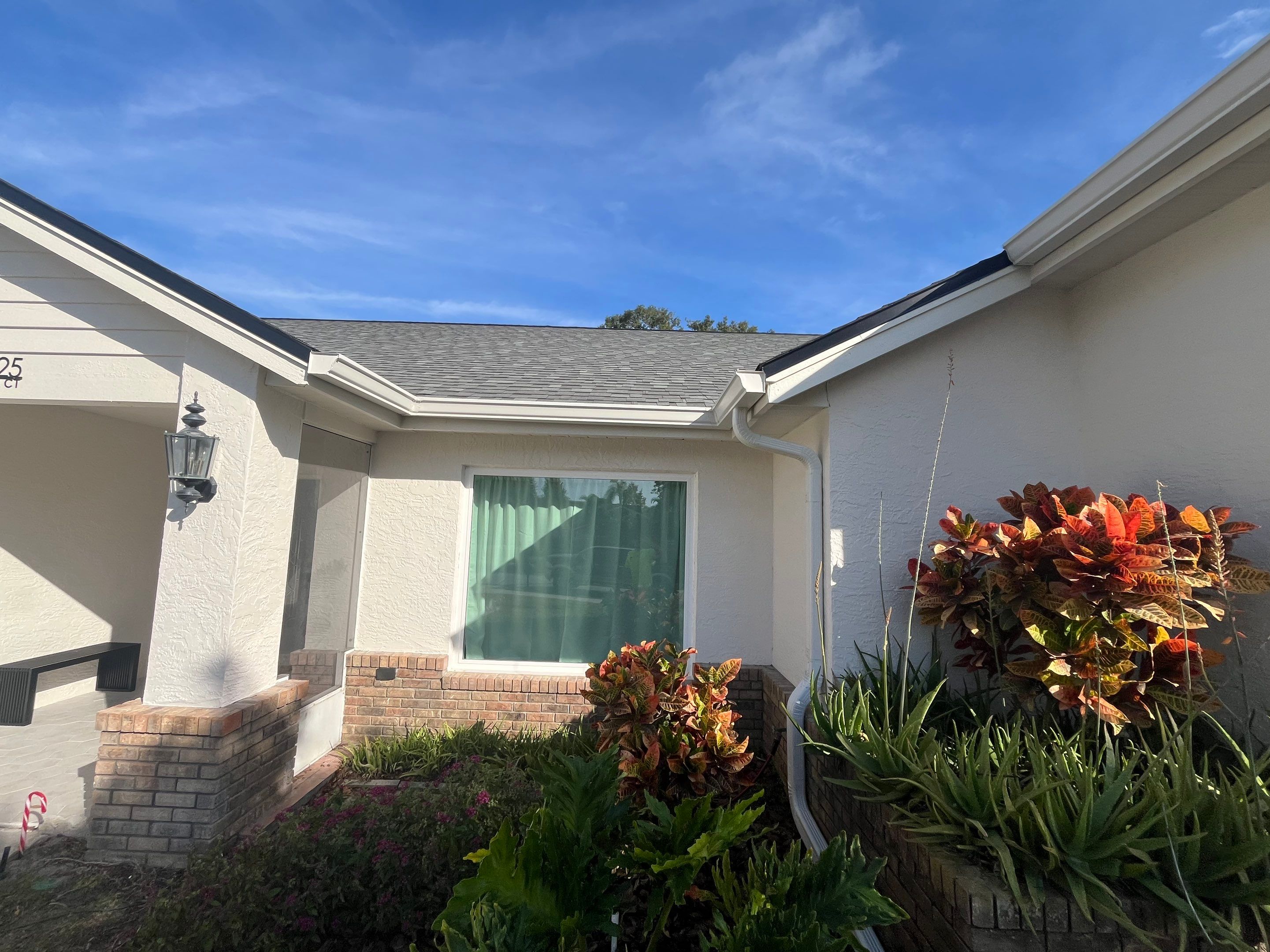 6 Inch Seamless Gutters using K-Style Seamless Gutters in Palm Harbor FL by Gutter Professors