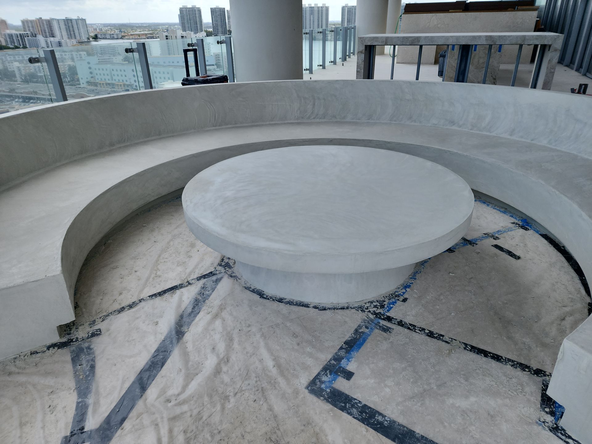 Microtopping over Furniture by Seamless Surfaces