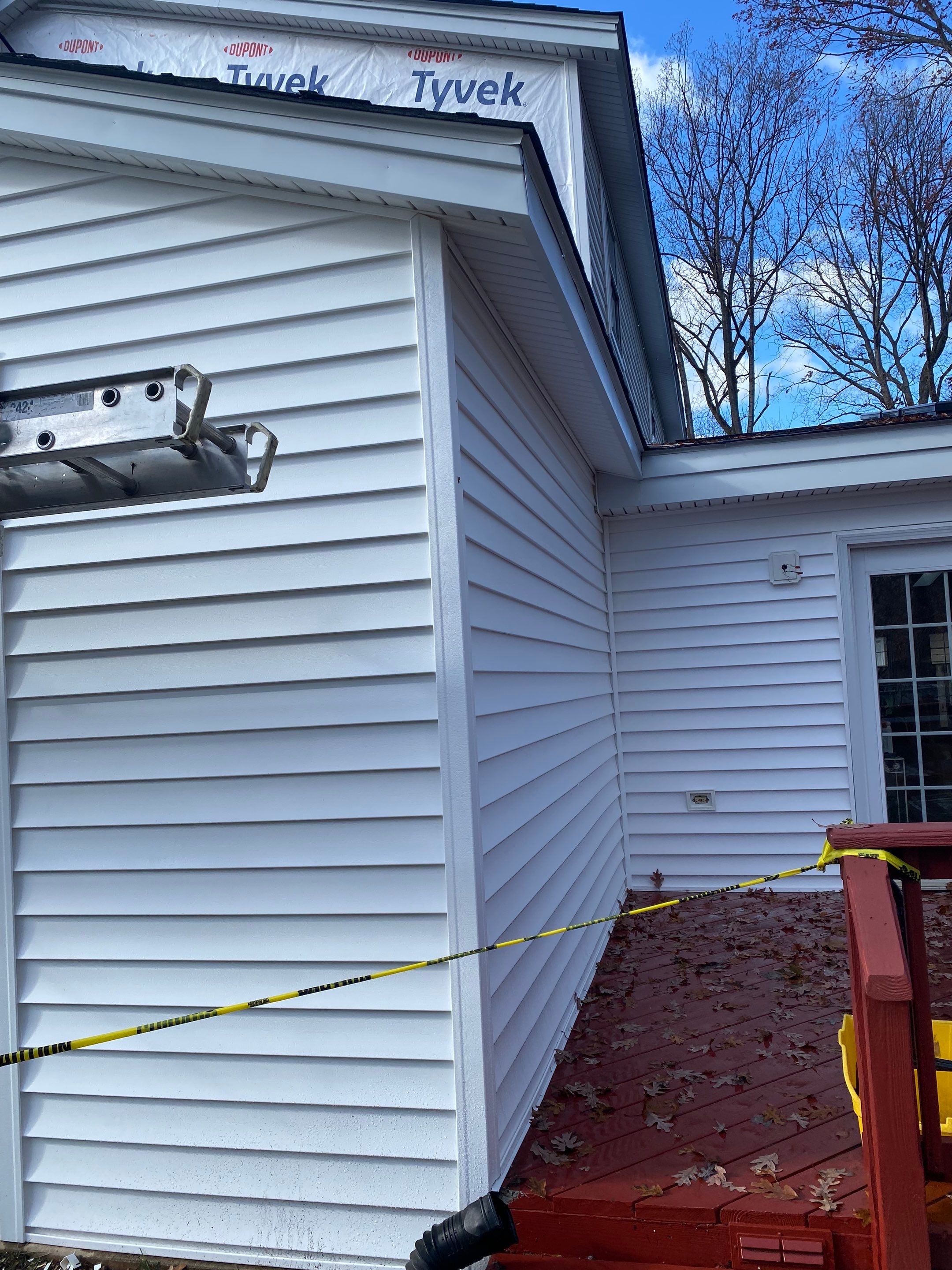 Springfield CertainTeed Charcoal Black Roof & CertainTeed Colonial White Siding by RM Banning, Inc.