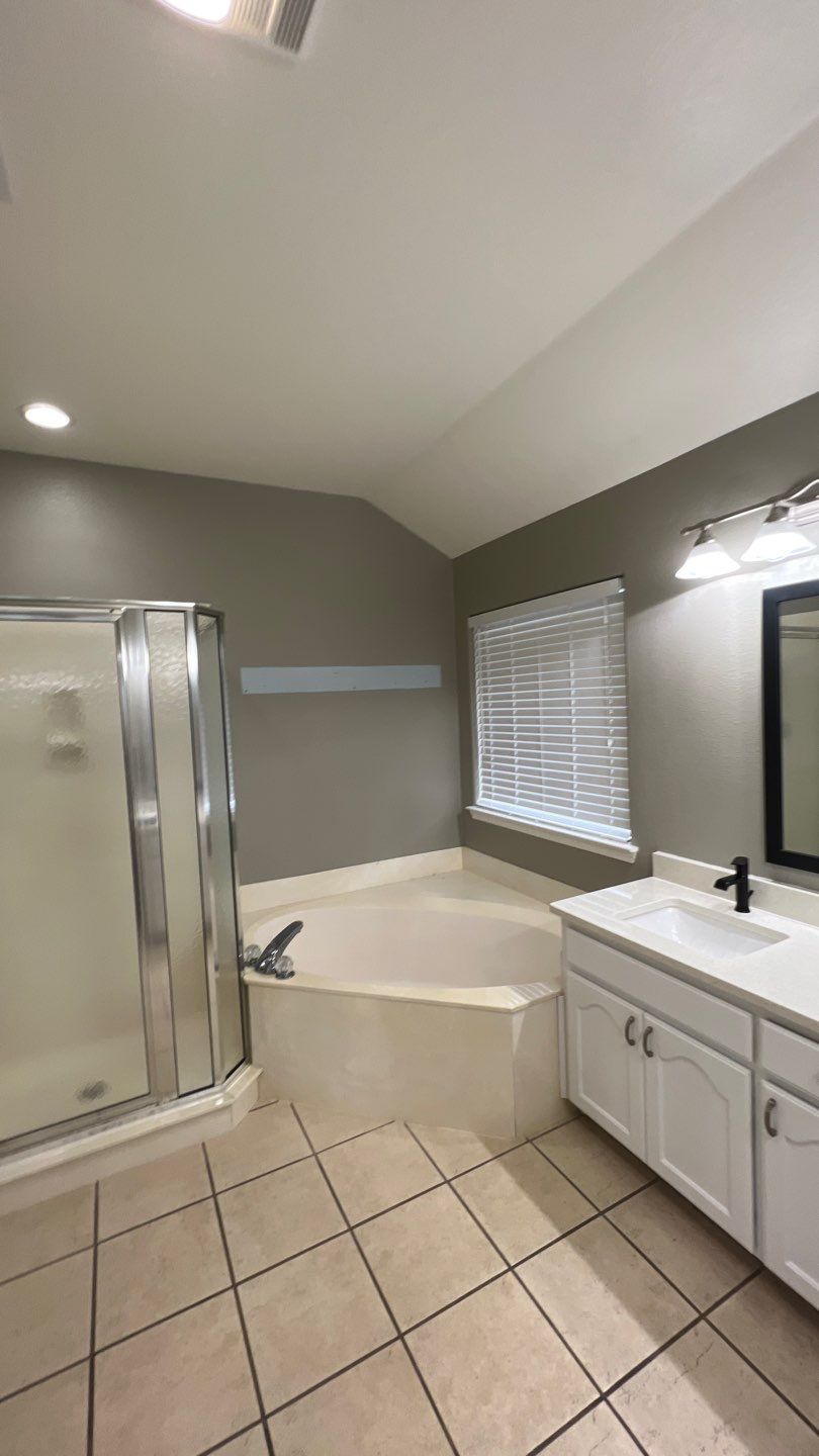 New Braunfels, TX Bath Remodel Before & After by Legacy Bath and Kitchen 