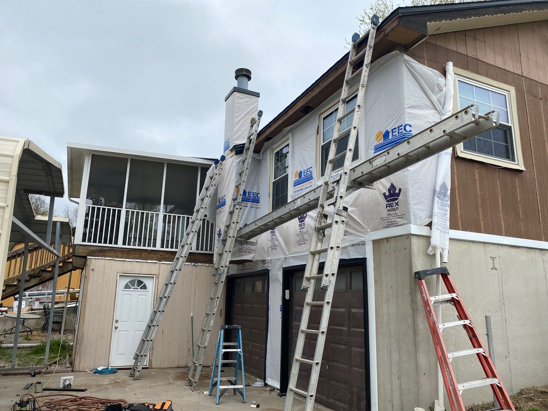 Modern Living by EEC  Windows, Siding & Roofing 