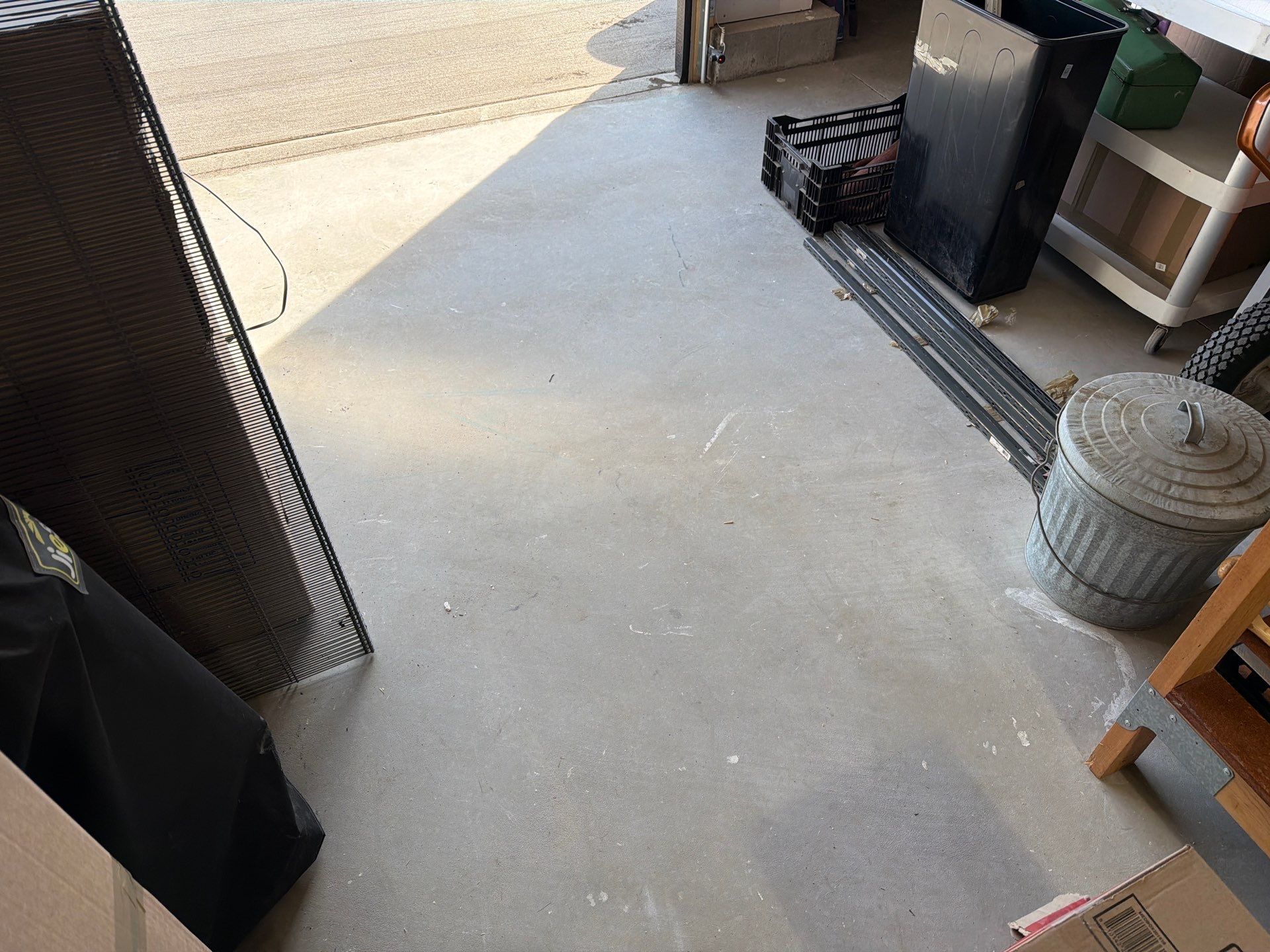 Decorative Flake Garage Floor Coating Installation in Tea, South Dakota by Select Painting, Coatings & Garage Cabinets