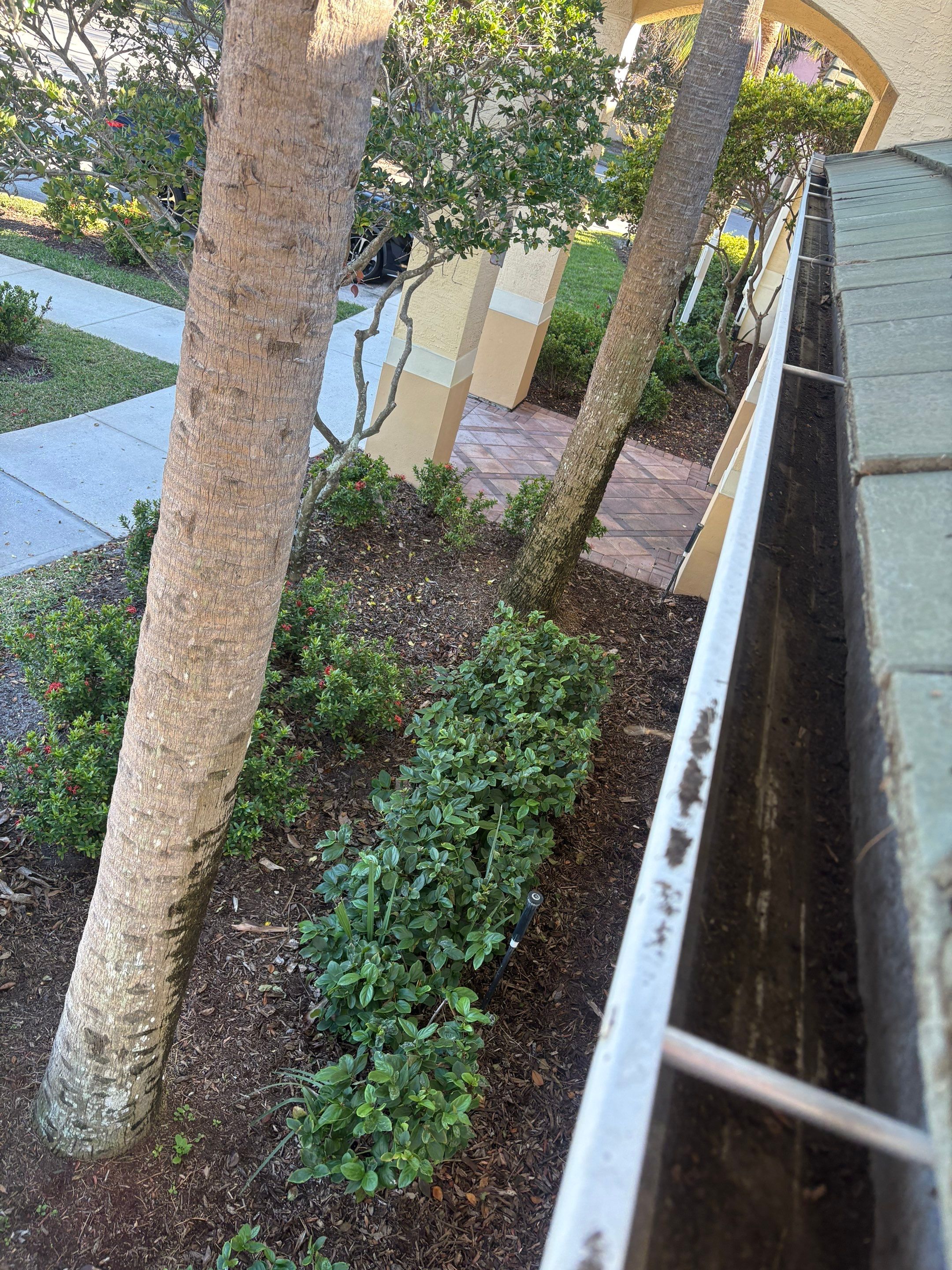Commercial gutter cleaning Palm Bay & Melbourne, after photo with clean gutters