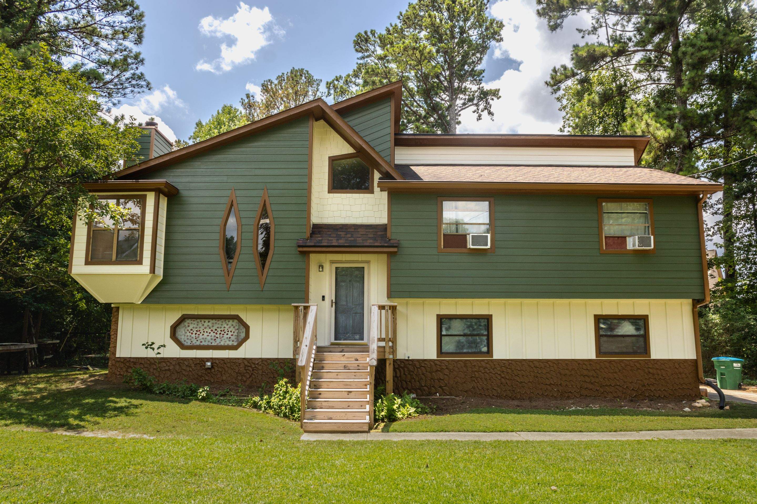 Snellville,GA Siding Replacement and Multi-Colored Exterior Painting by Nelson Exteriors