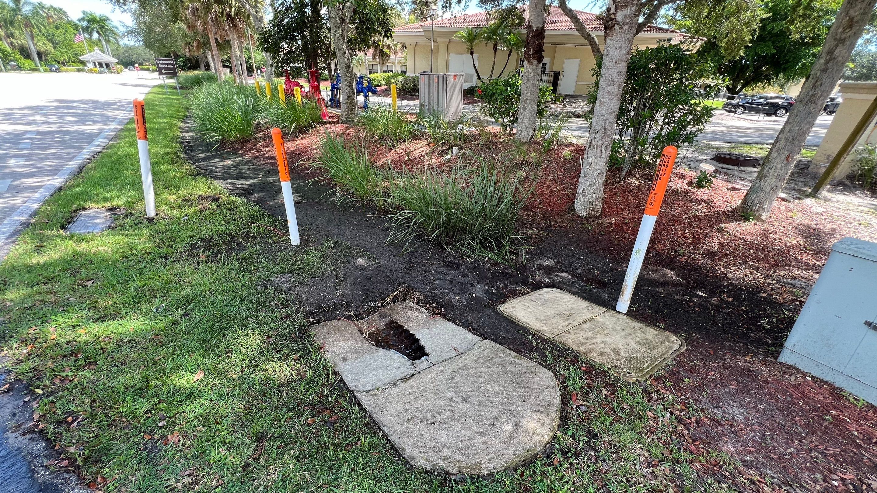 Naples Community Entry Road Stormwater System Cleaning by APS Power & Water