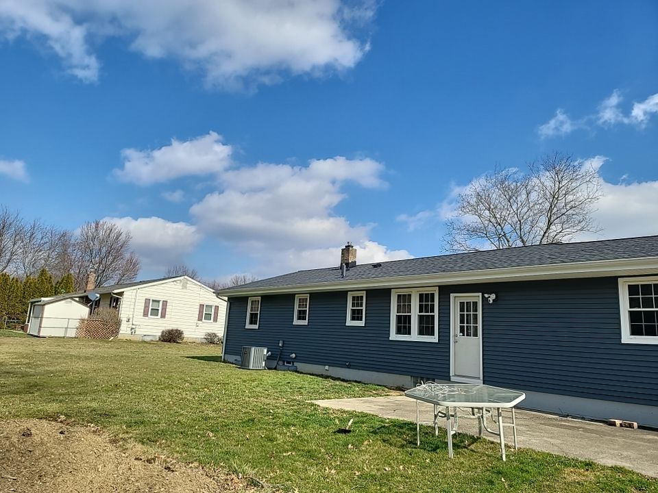 ATLAS PINNACLE COLOR: PRISTINE BLACK by Eagle Eye Roofing