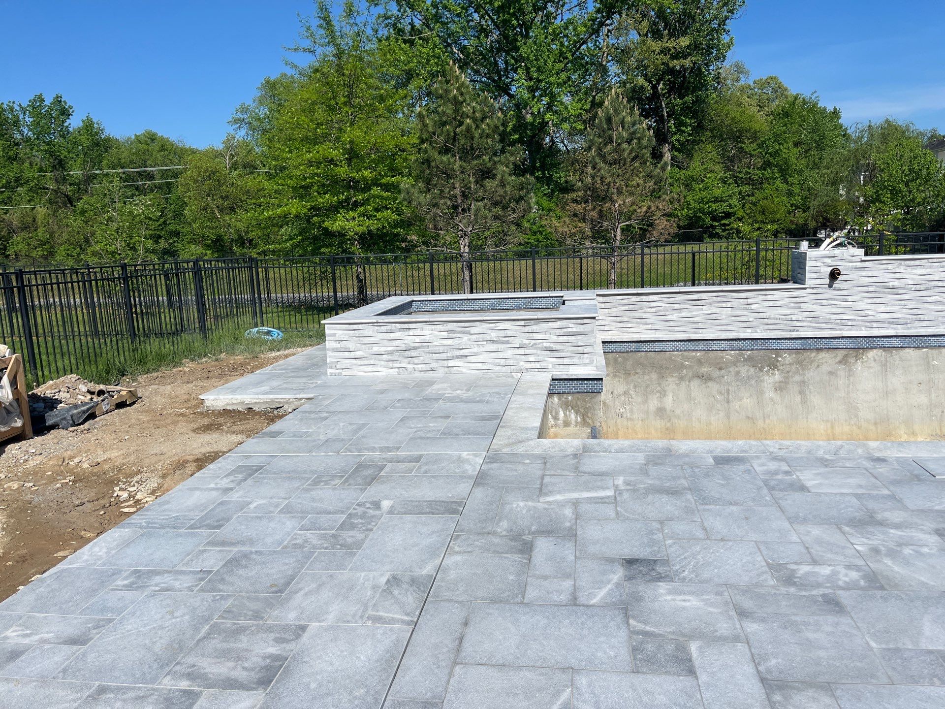 Gunite Pool w/ Spa and Water Features by Elysium Pools