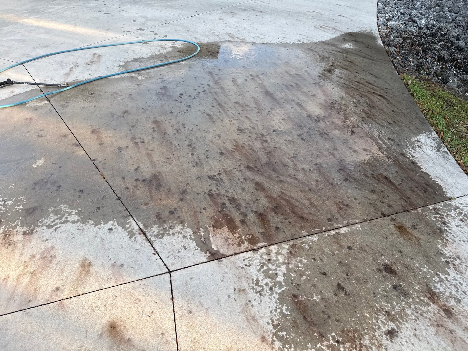 🏡 Large Concrete Driveway & Sidewalk Cleaning – Winding River Community, Bradenton, FL by Sunshine AquaWash