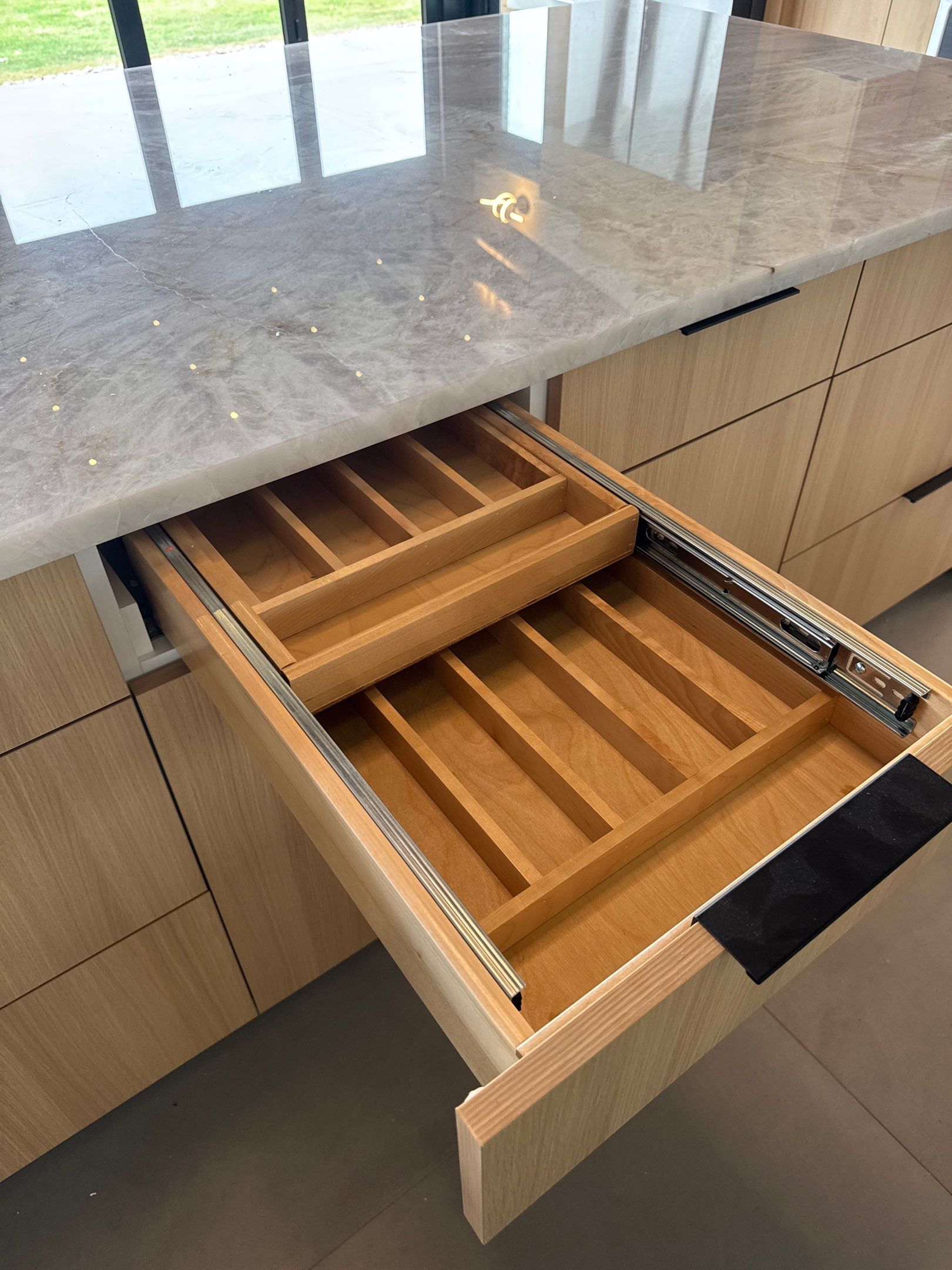 💎 Fairview Luxury Oasis: European Modern Outdoor Kitchen with Cristallo Quartzite by Tibi Soli LLC