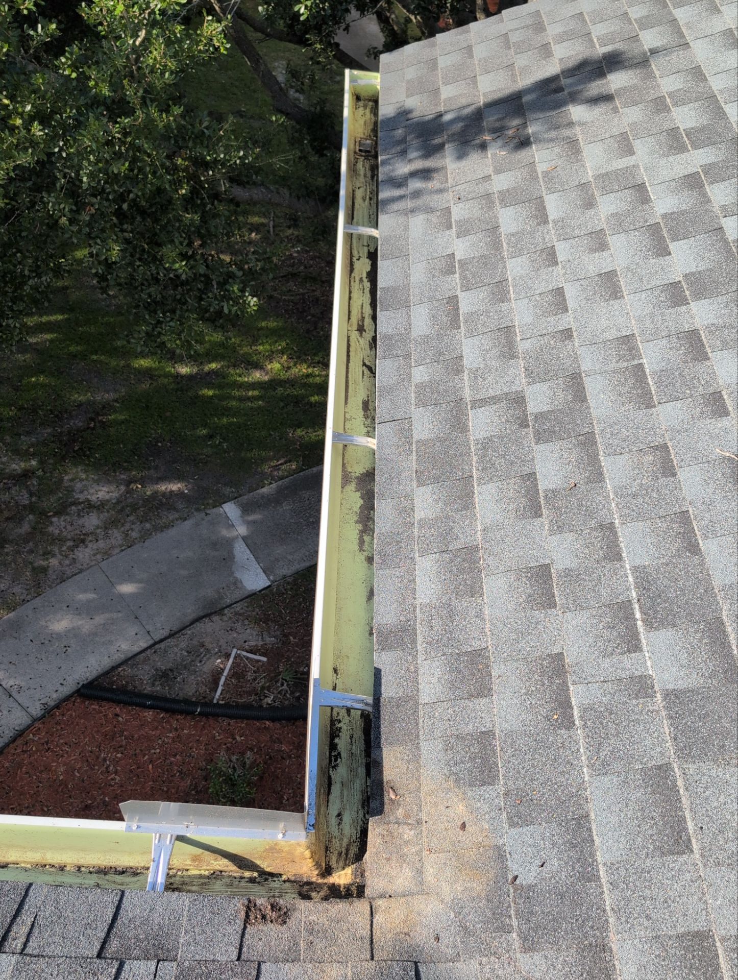 Commercial gutter cleaning Georgia after photo with clean gutters