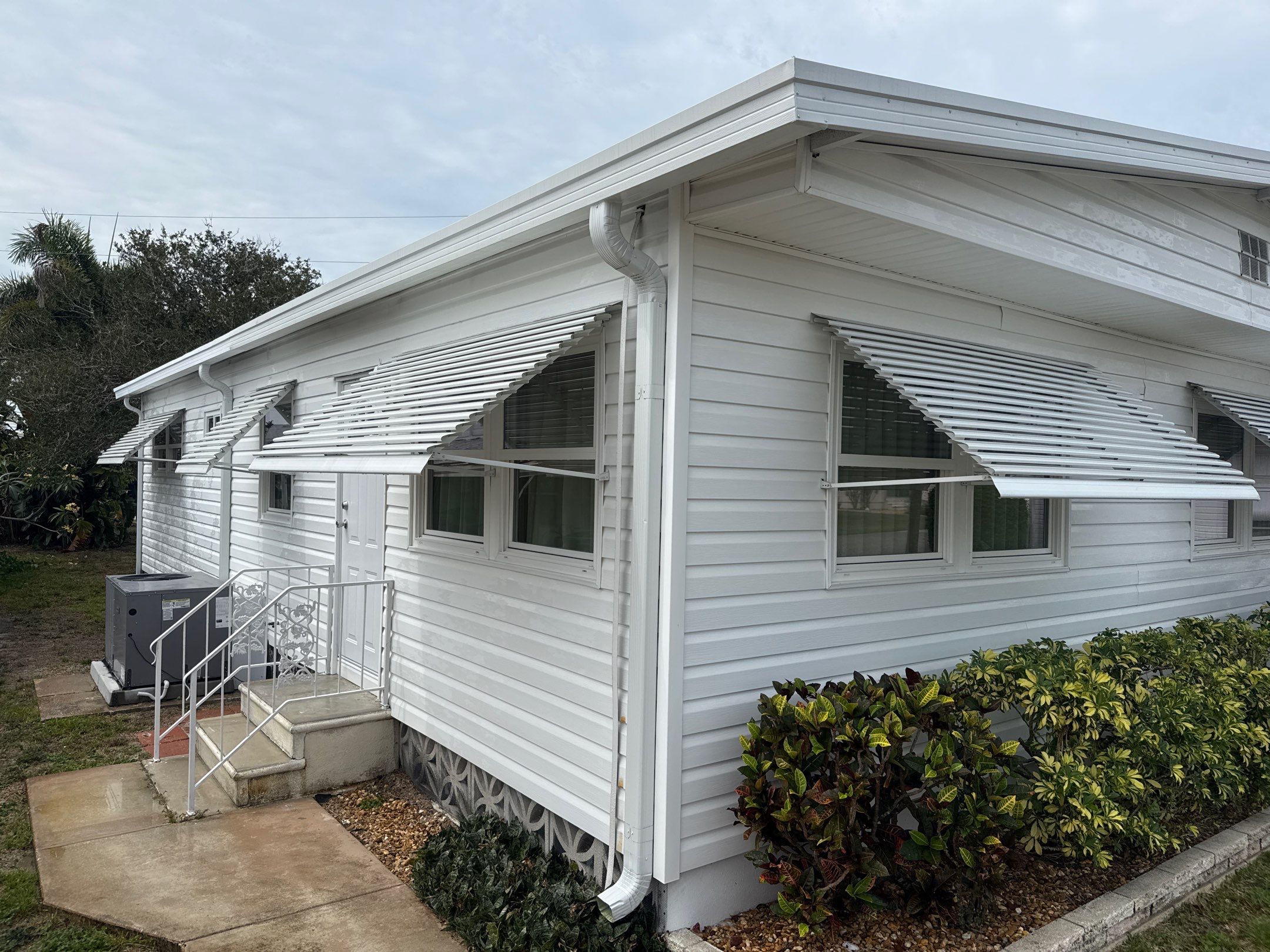 Mobile Home Soft Wash in Desoto/Tidevue Estates – Ellenton, FL by Sunshine AquaWash