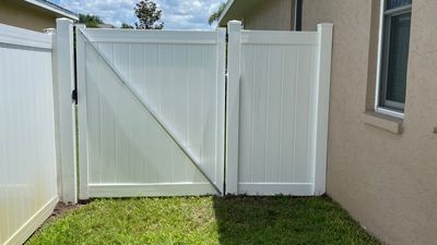 Sarasota, FL 6ft. Tall White Vinyl Privacy Fence 