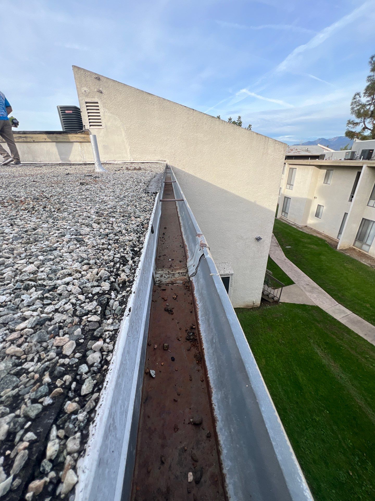 Commercial gutter cleaning Pasadena & San Gabriel Valley, CA after photo with clean gutters