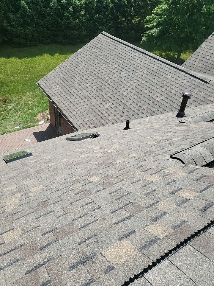 ATLAS PINNACLE COLOR: WEATHERED SHADOW by Eagle Eye Roofing