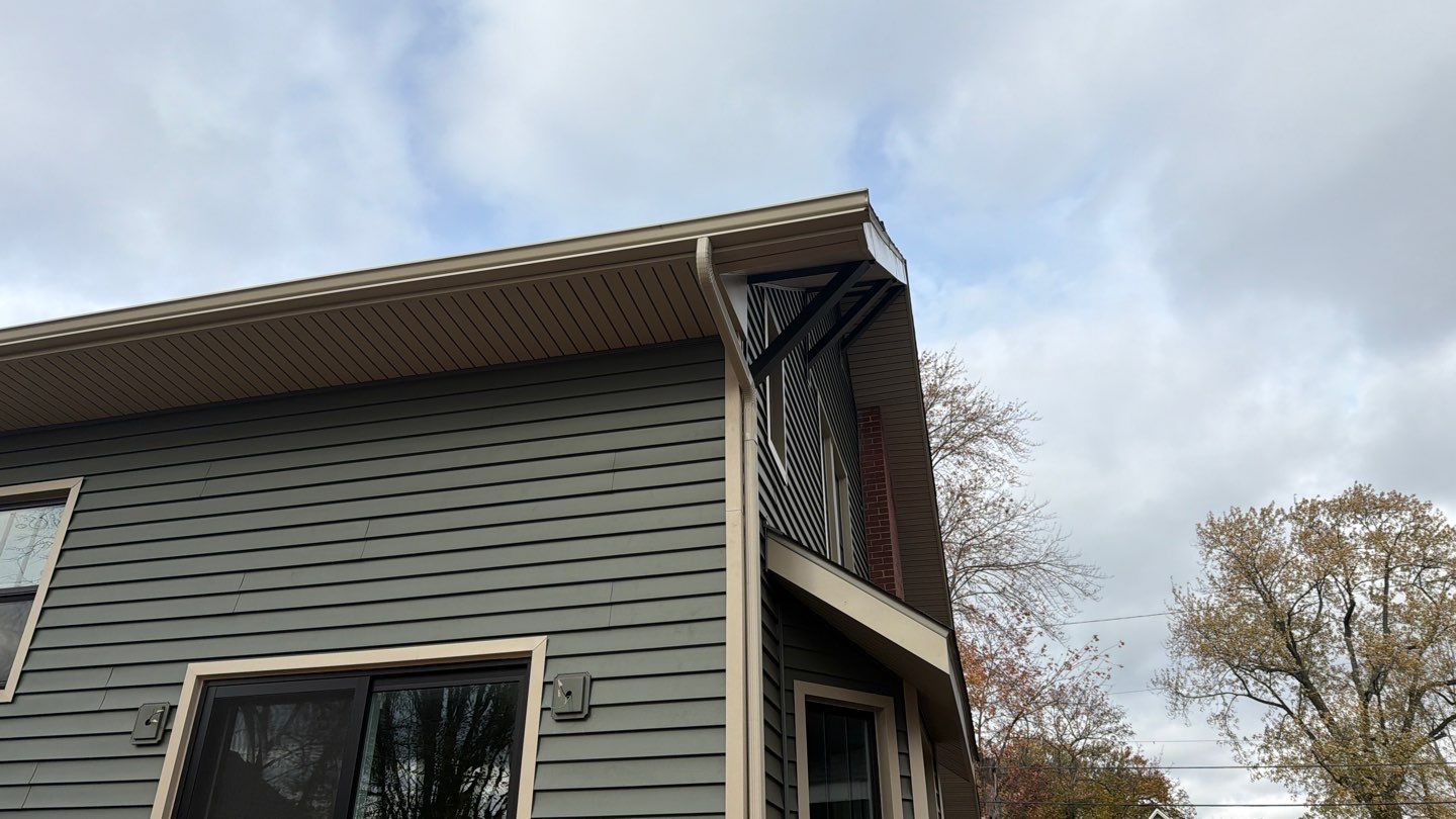 Siding Replacement using Alside Charter Oak D4.5" Deep Moss by 180 Contractors