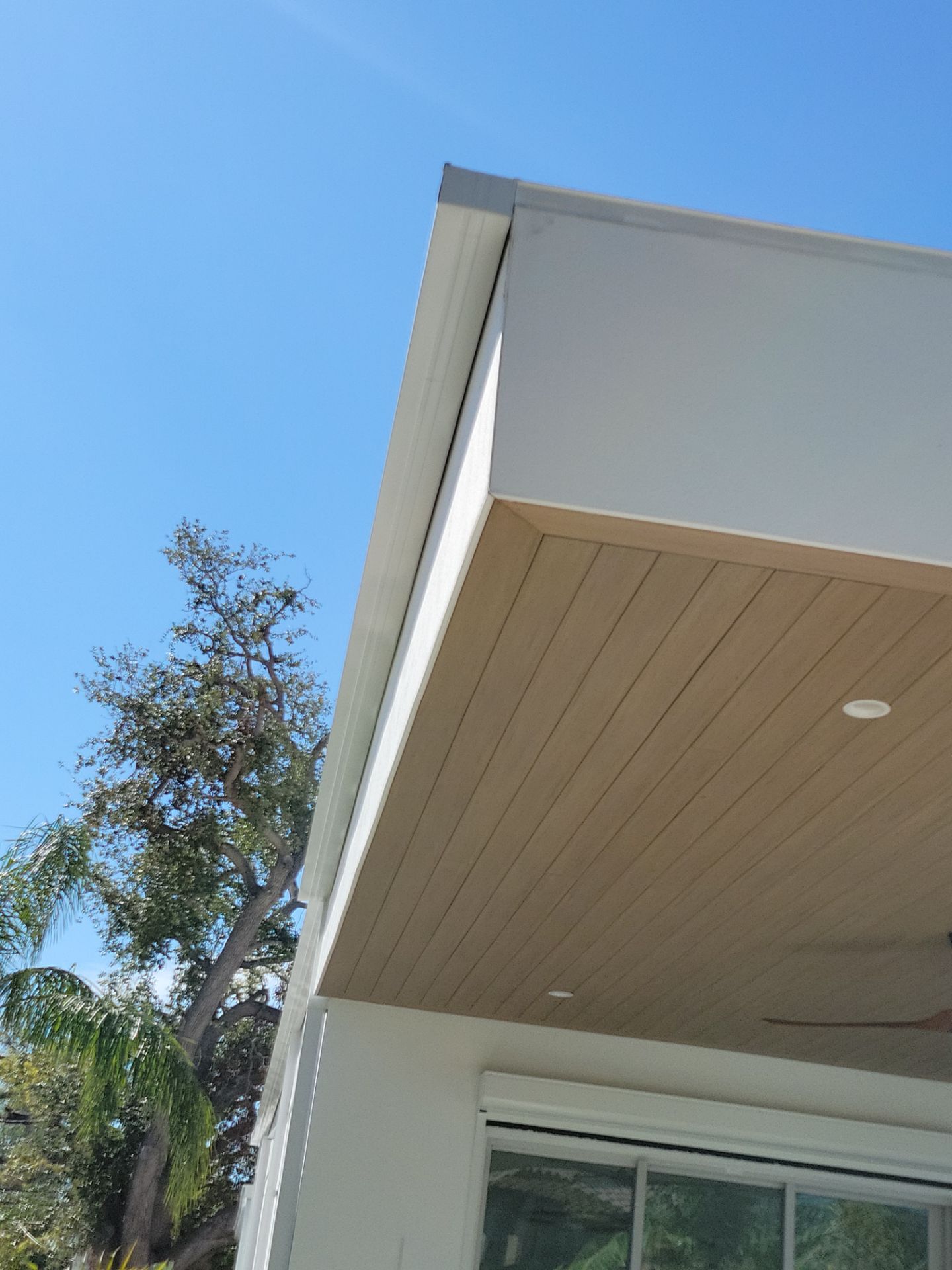7 inch seamless gutters using smooth box gutters in Sarasota FL by Gutter Professors