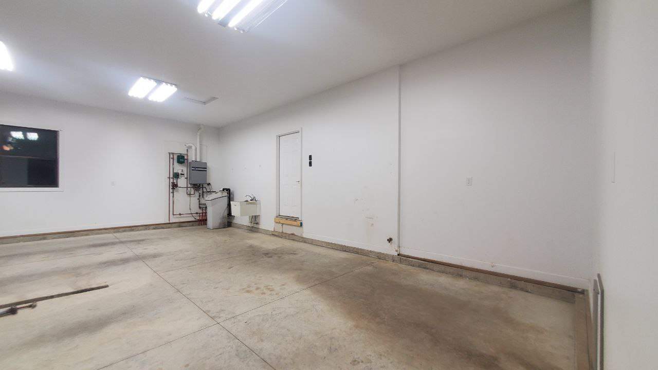 Briar Garage Clinton by Loud Bros