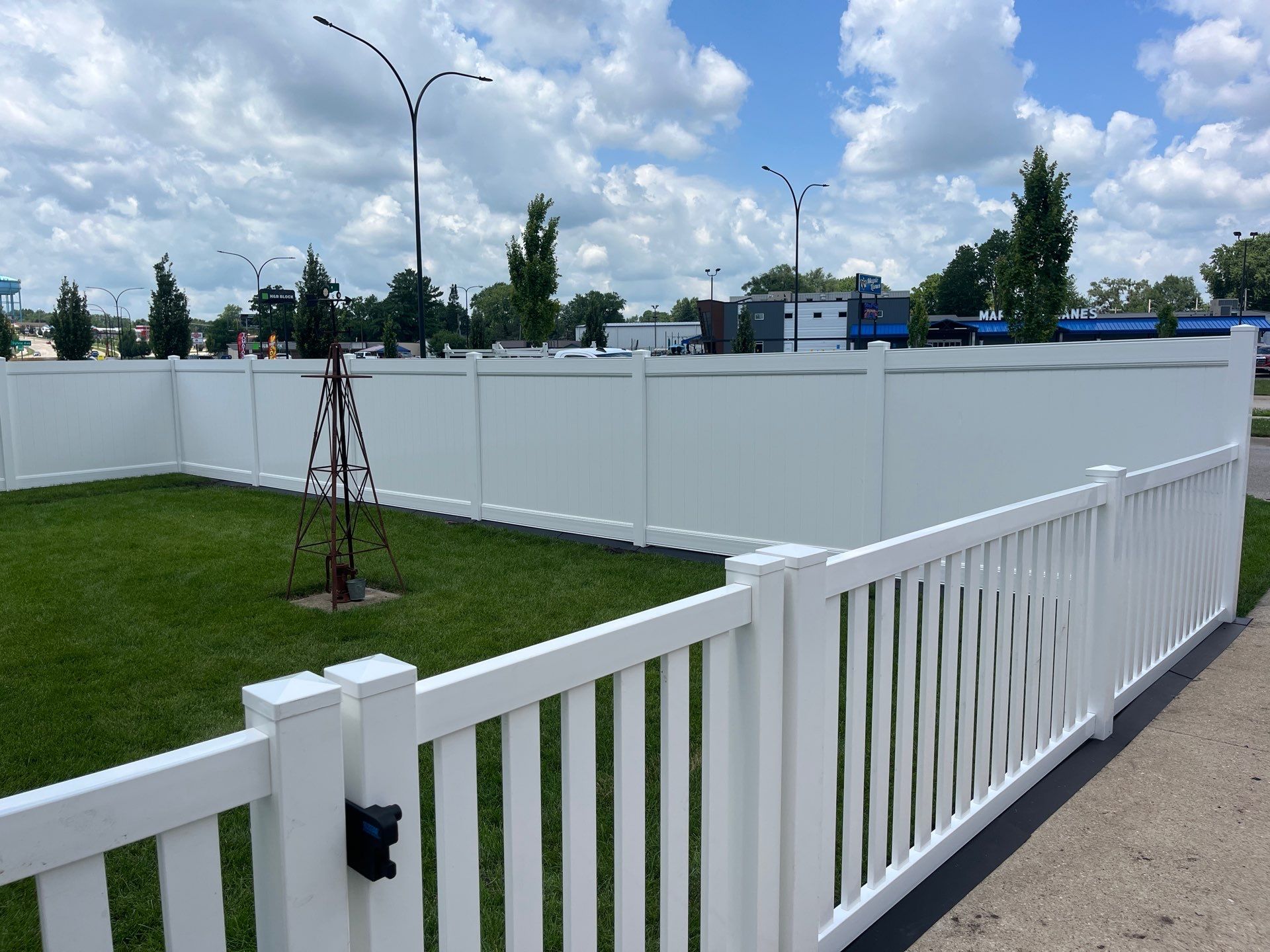 White Vinyl Privacy and Picket Fence Installation in Waterloo by Perfect Picket Fence and Stain