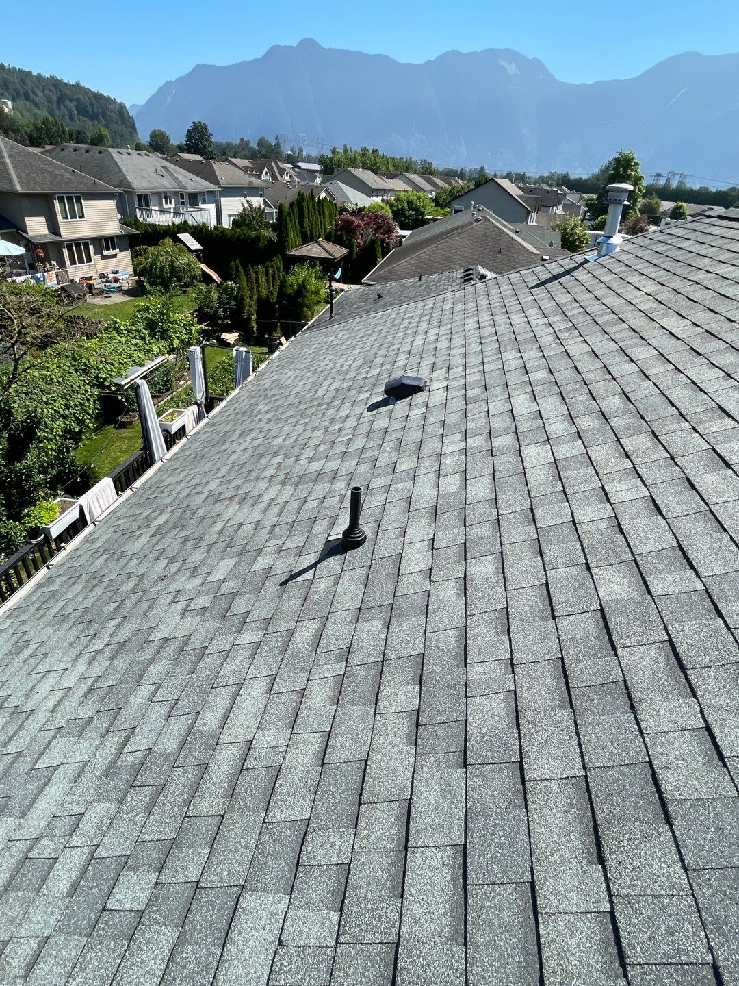 Residential ReRoofing Installation using OC Oakridge shingles by Top Notch Roofing Inc